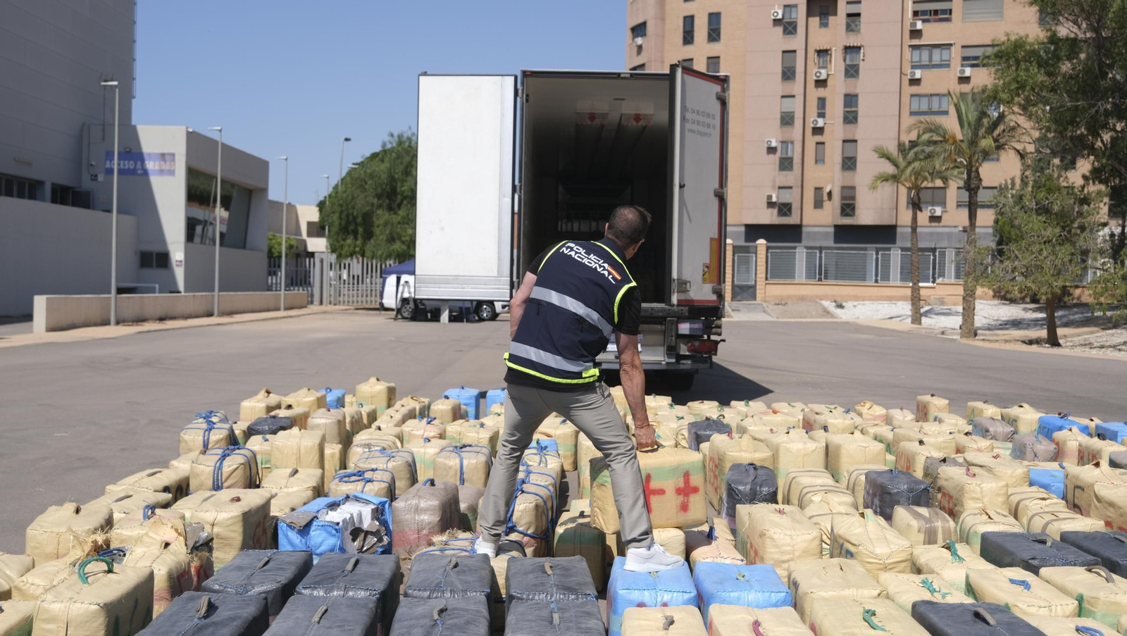 La Policía Nacional incauta 15 toneladas de hachís, en imágenes