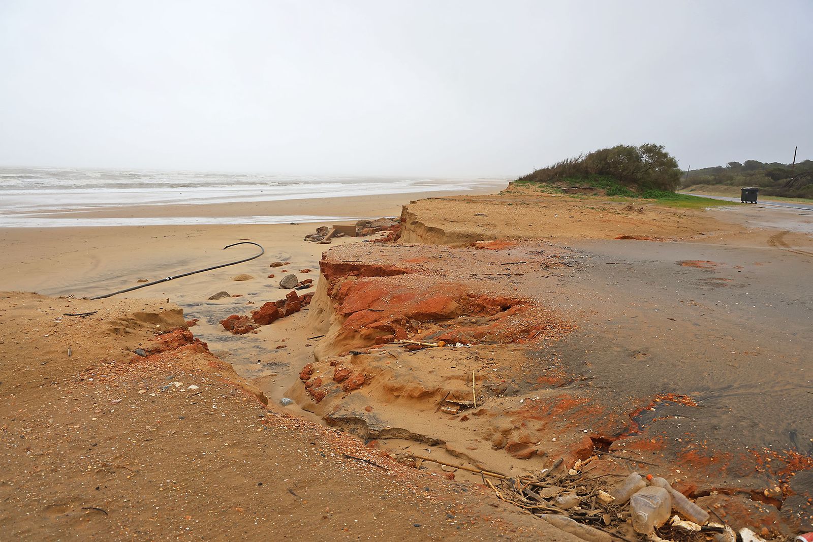 Las Fotografías de los daños ocasionados por la borrasca Leonardo en la playa de La Bota