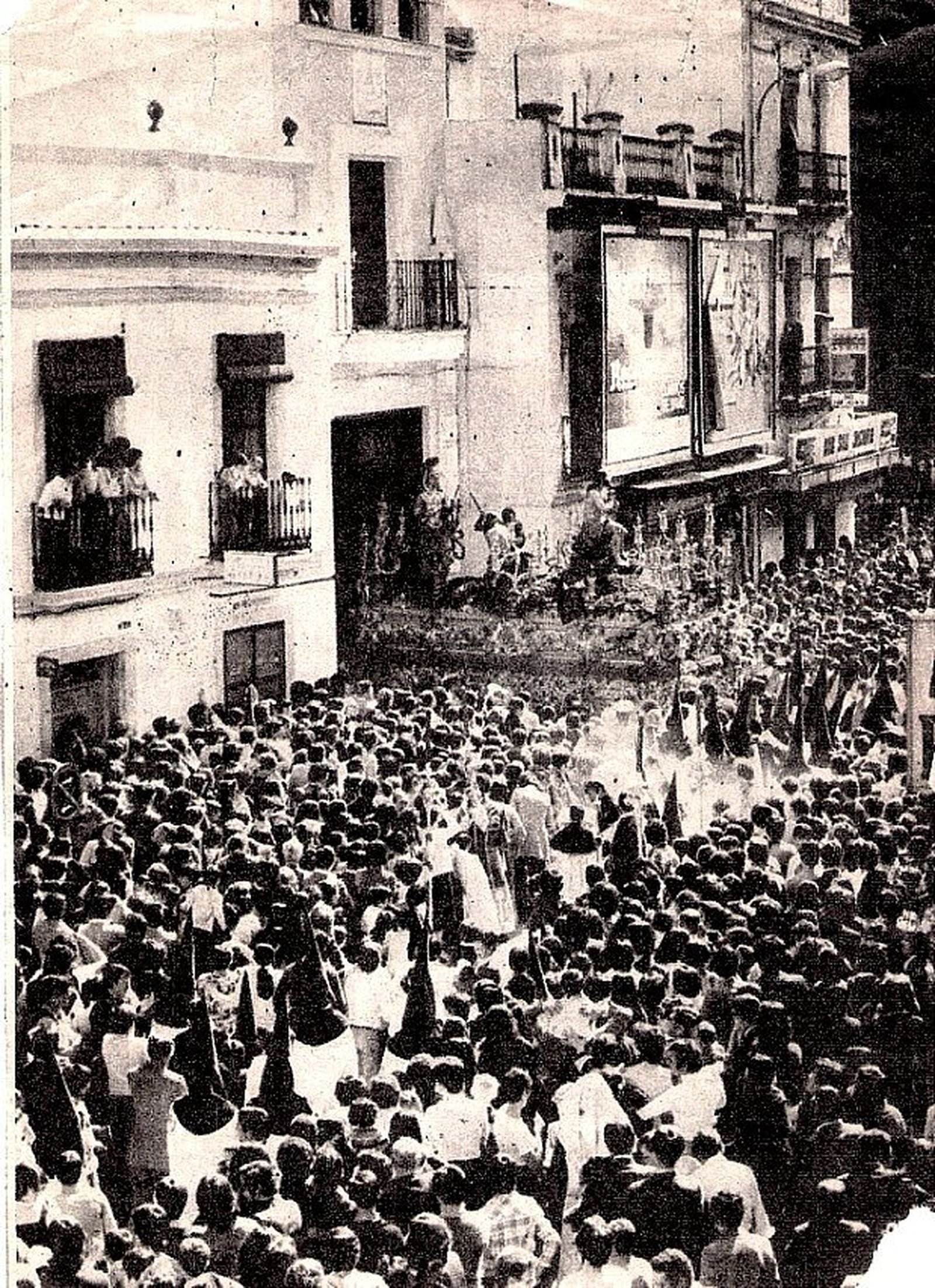 Primera salida de La Cofradía de La Estrella, en San Jacinto, 1977.