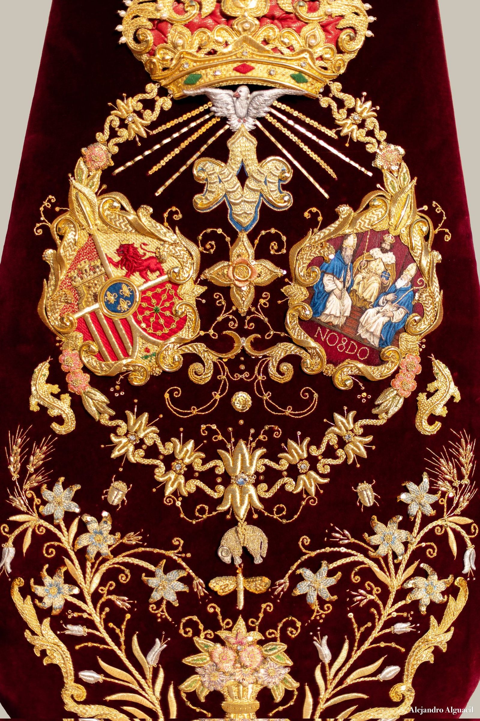 Detalle de los óvalos centrales del Simpecado