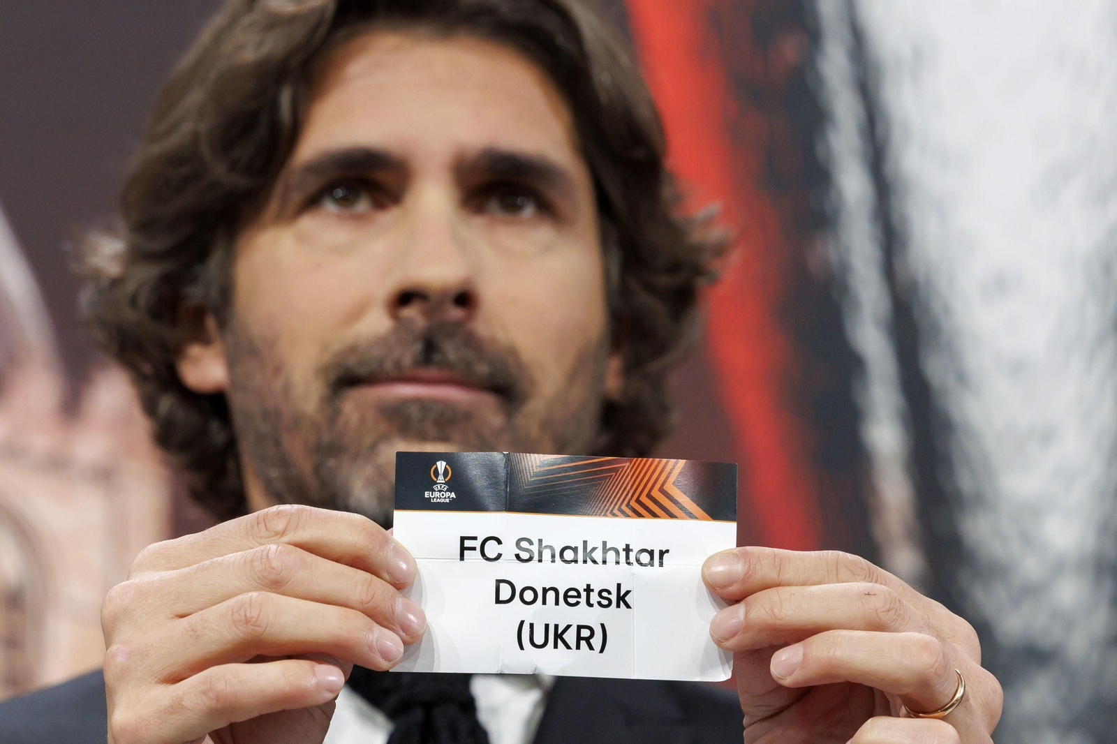 Las fotos de los sorteos europeos con el Betis en la Conference