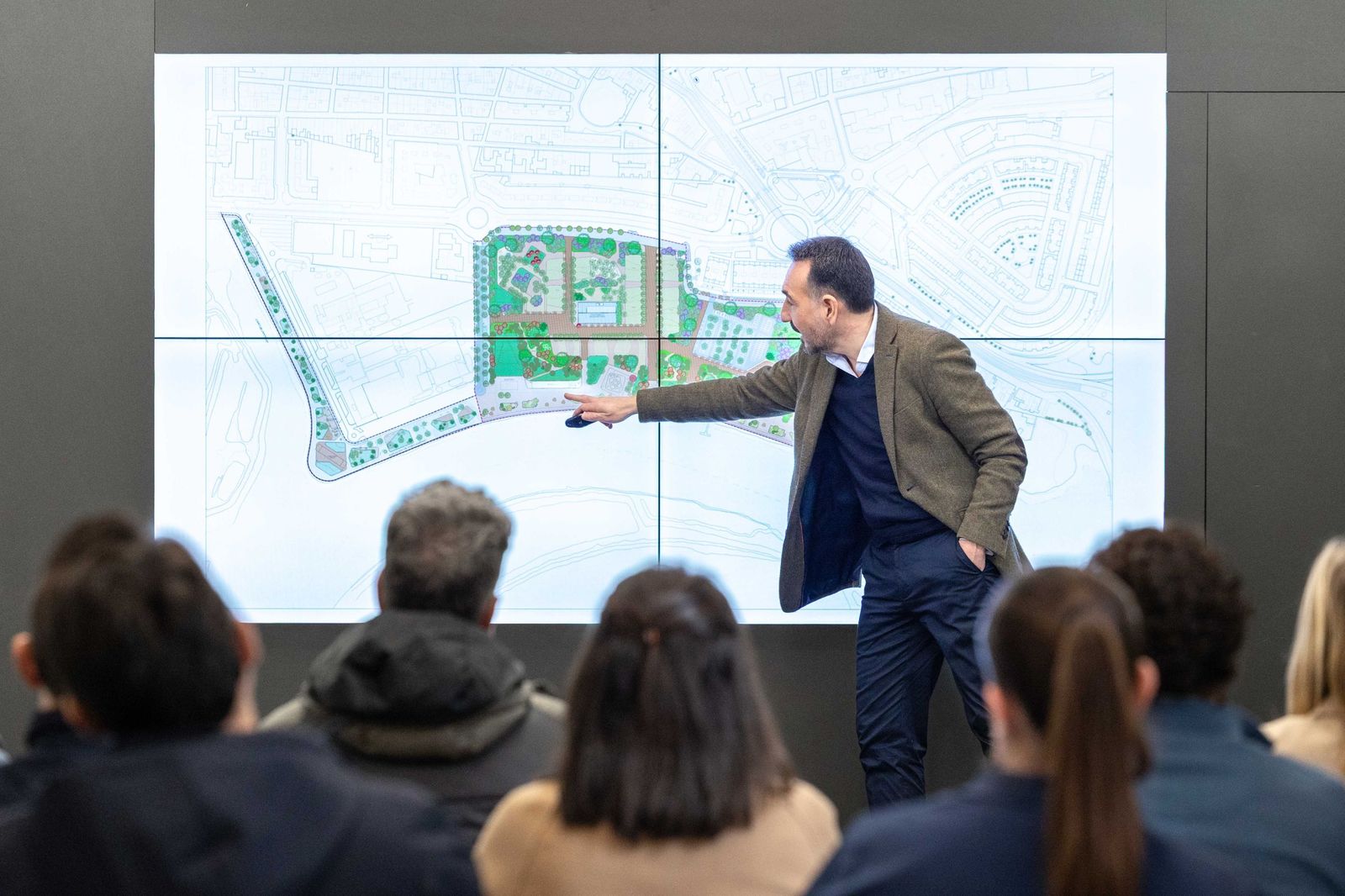 Reunión con los hosteleros para exponerles los planes de La Magdalena en San Fernando