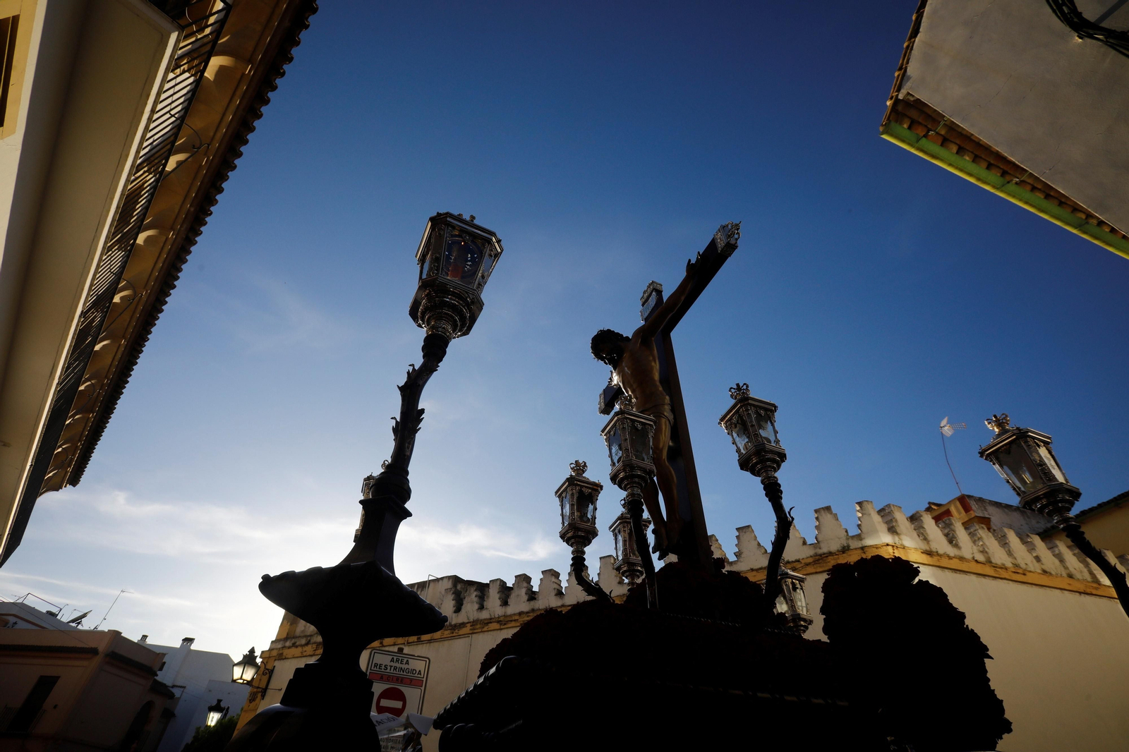 Viernes Santo en Córdoba: la procesión de los Dolores, en imágenes