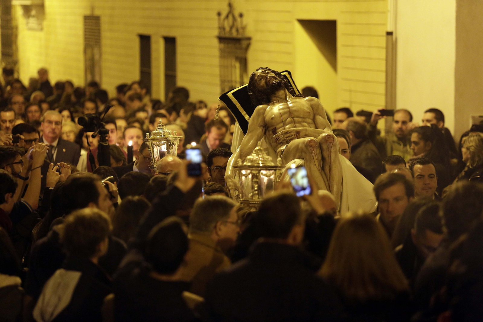 El Santísimo Cristo de la Caridad en el vía crucis de 2015