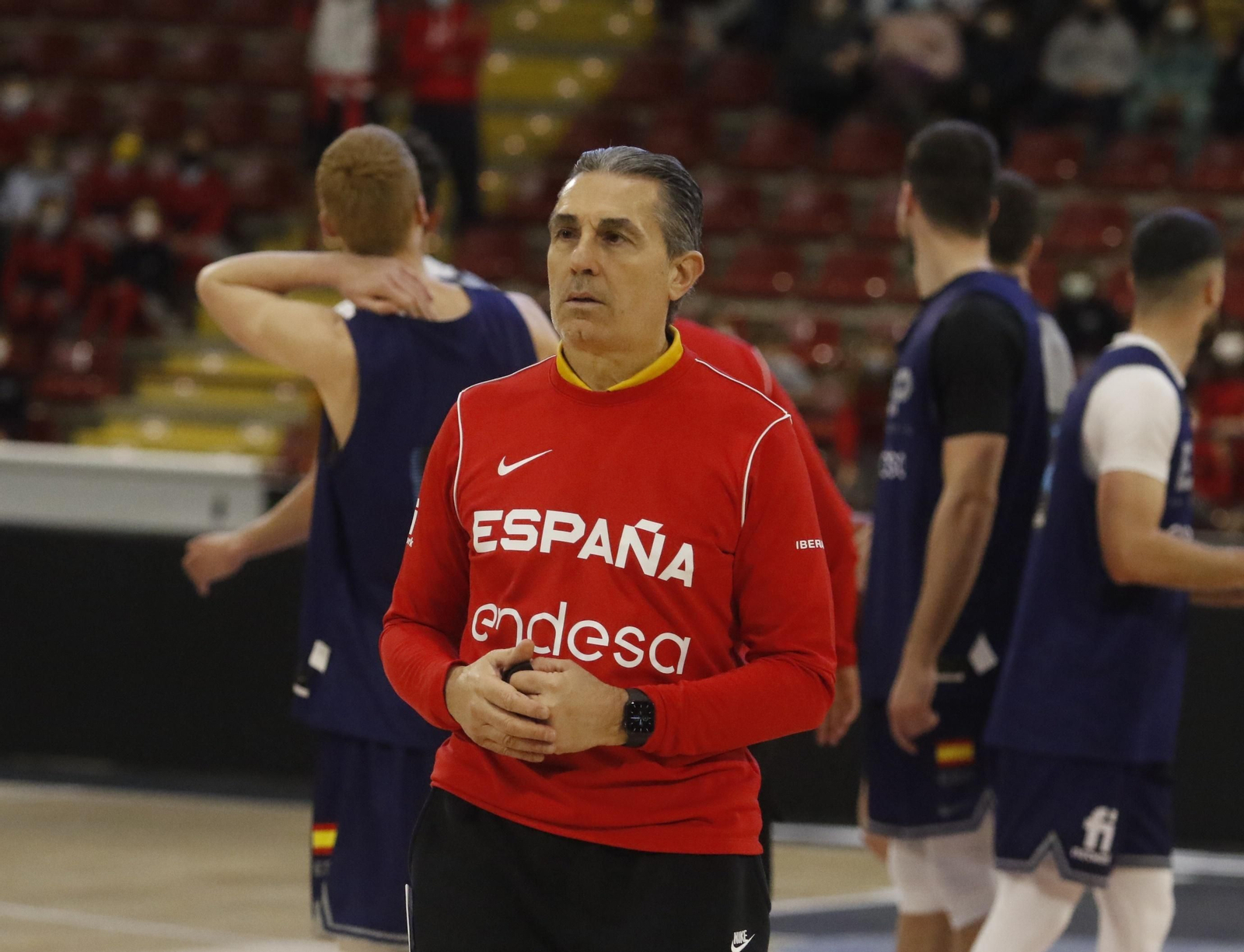 La selección española de baloncesto abre el entrenamiento en Córdoba a los más jóvenes, en imágenes