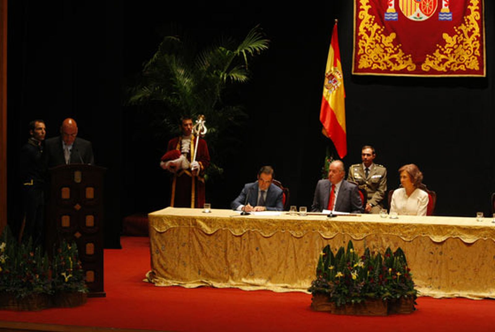El presidente del Senado,Javier Rojo, pronunció uno de los discursos de la jornada.

Foto: Julio Gonzalez