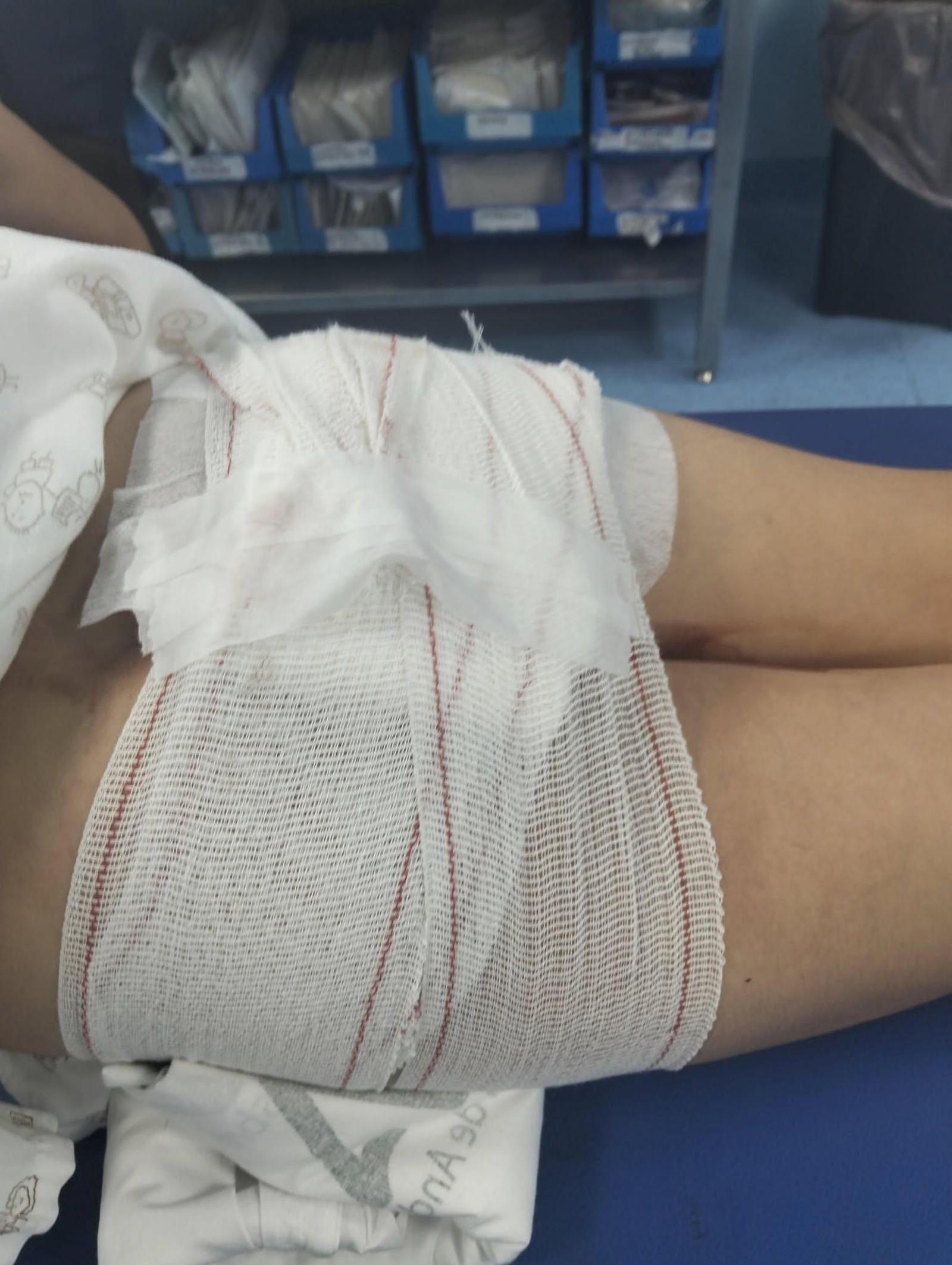 El pequeño de 6 años se encuentra hospitalizado en el Puerta del Mar con fiebre. El pequeño de 6 años se encuentra hospitalizado en el Puerta del Mar con fiebre.