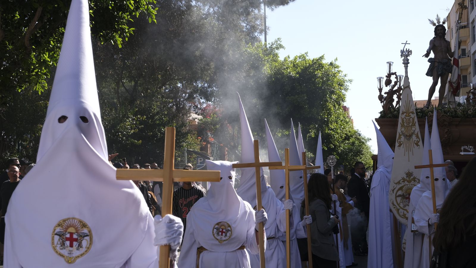 La procesión de Jesucristo Resucitado avanza hacia la Rambla.