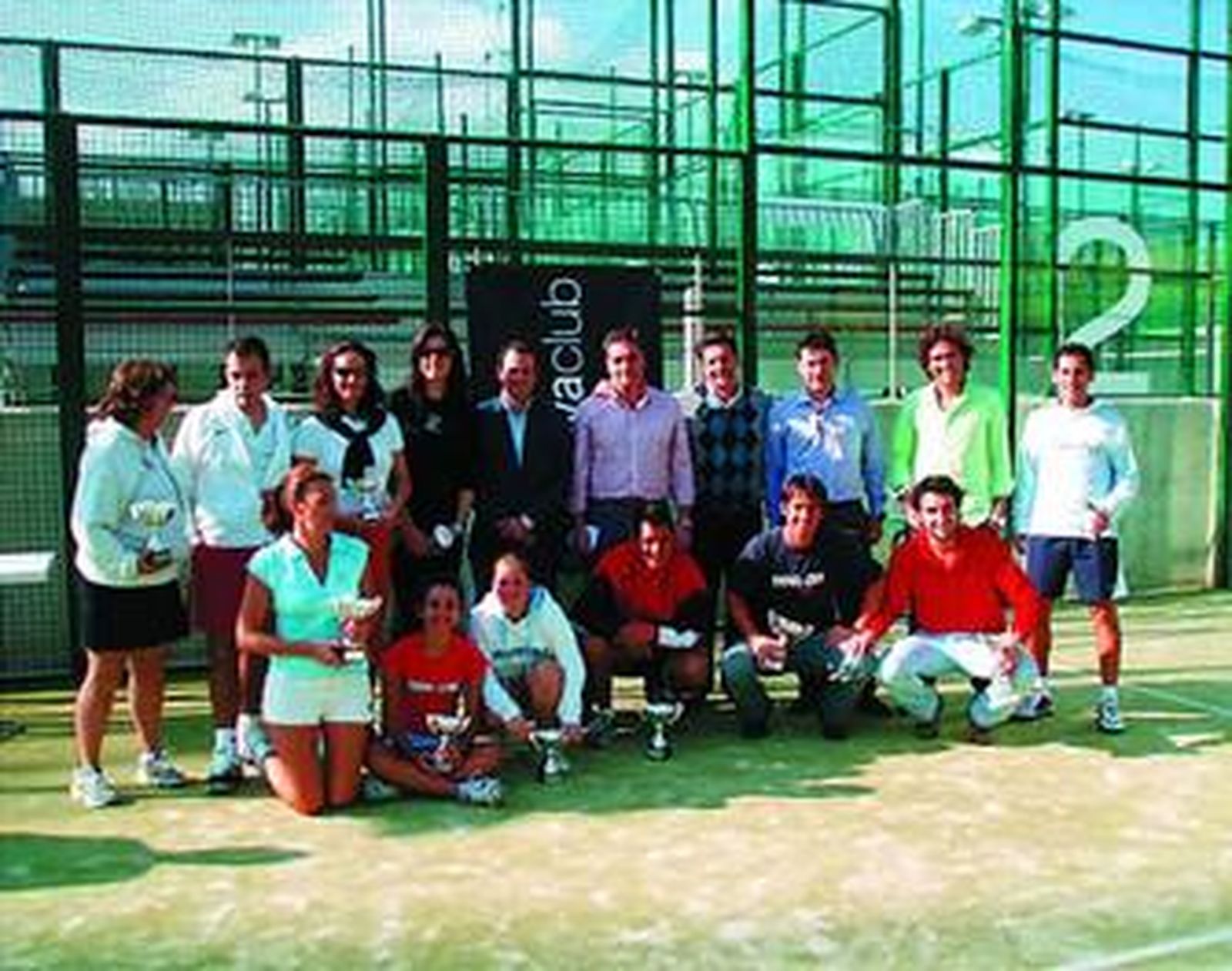 Los vencedores posan al término del torneo.