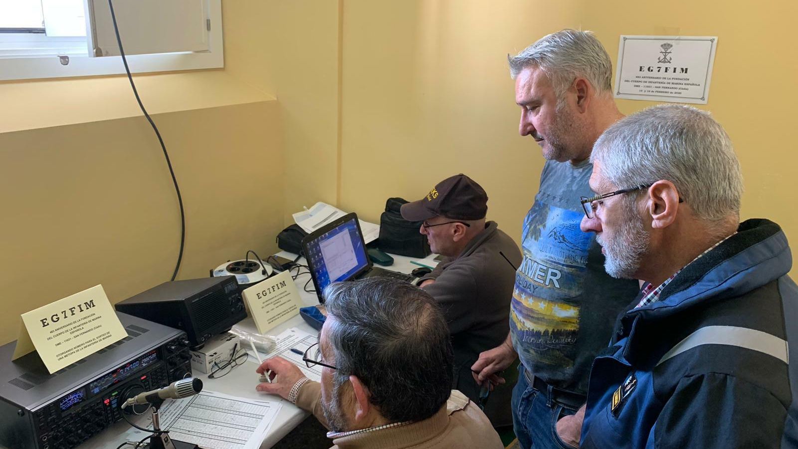 Radioaficionados transmitiendo con el indicativo especial desde el Tercio de la Armada.