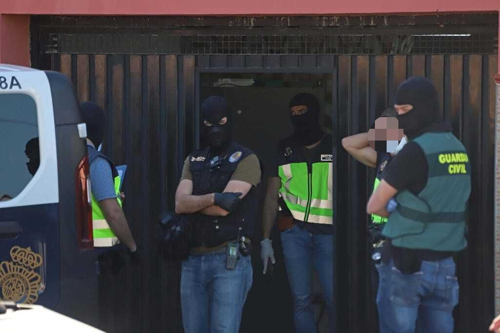 Policías nacionales y guardias civiles, en una imagen de archivo de una operación antidroga.