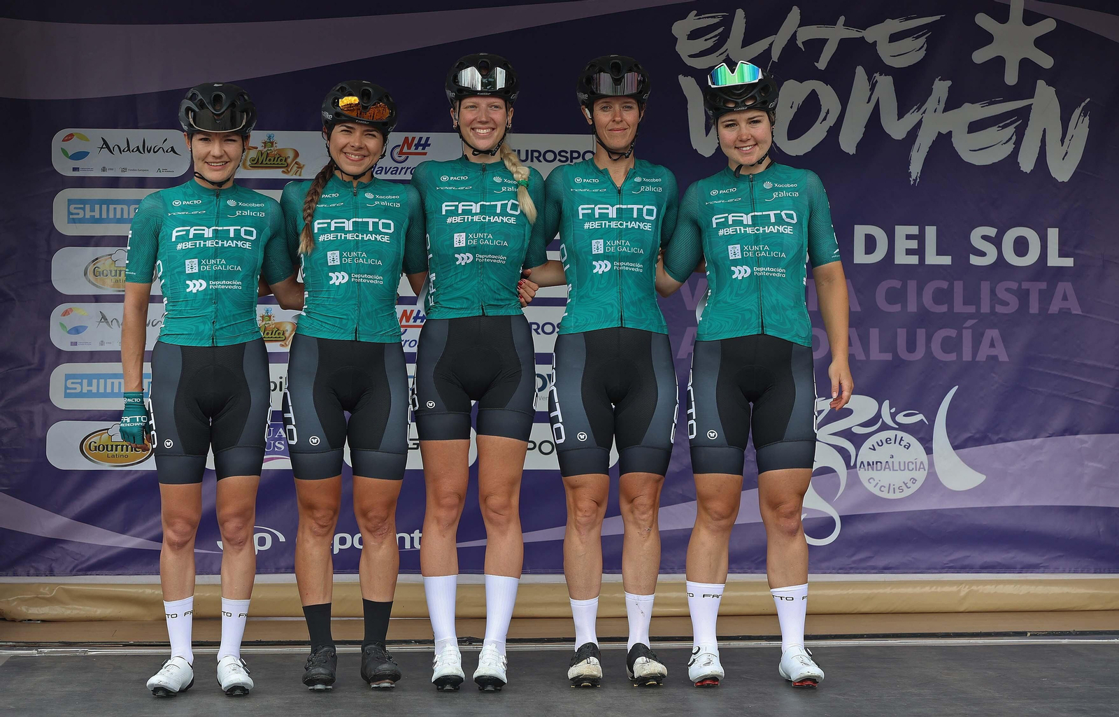 Fotos de la salida de la III Vuelta Ciclista femenina a Andalucía desde Castellar