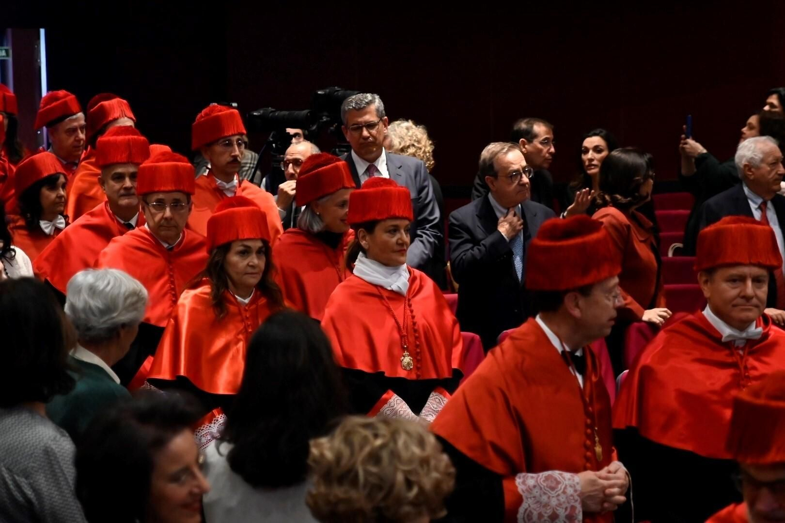 Las fotografías de la investidura de Pilar León-Castro y Rafael Illescas como doctores honoris causa en Córdoba