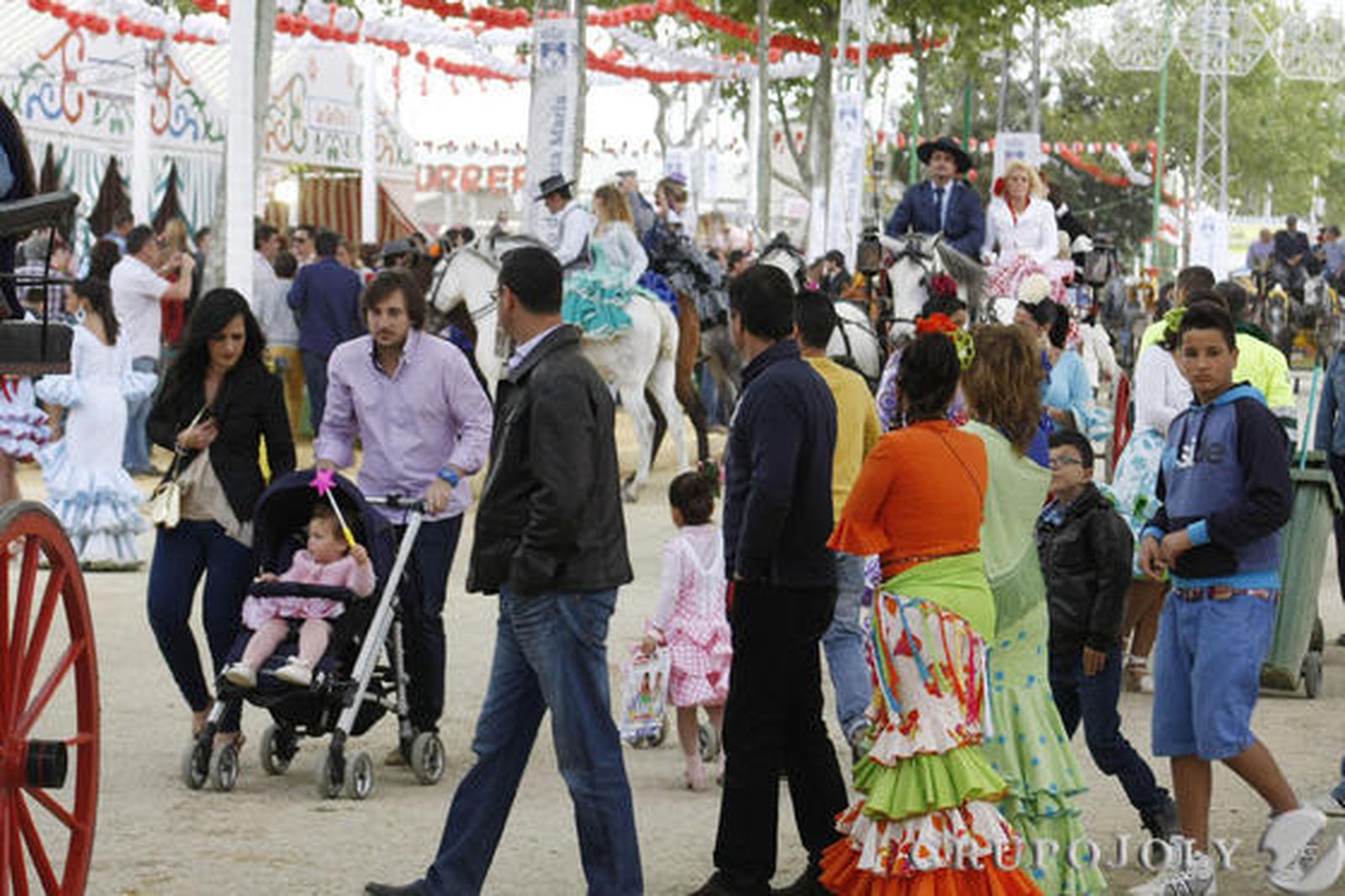 La lluvia y el frío empañaron la jornada en el recinto ferial de Las Banderas.

Foto: Andrés Mora