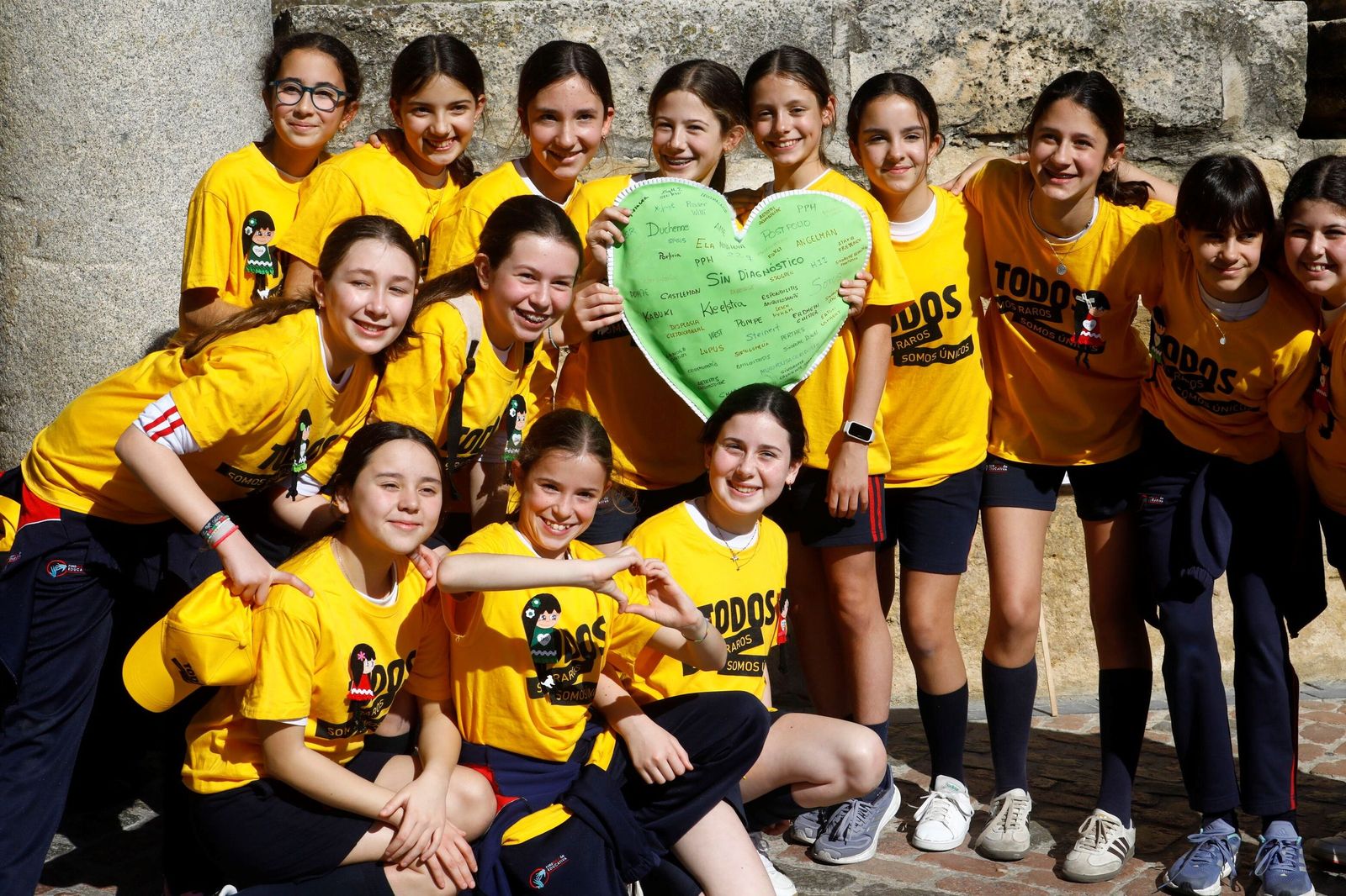 Las mejores imágenes del abrazo a la Mezquita-Catedral por las enfermedades raras
