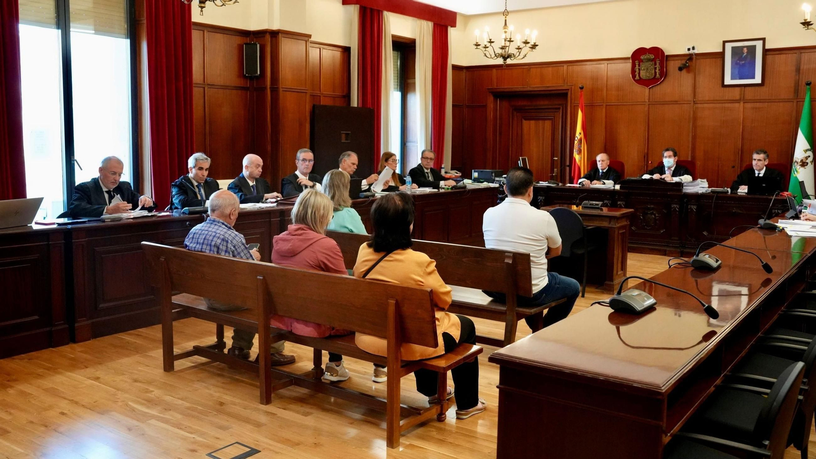 Panorámica de la sala de plenos de la Audiencia durante la primera sesión del juicio ERE de Río Grande.