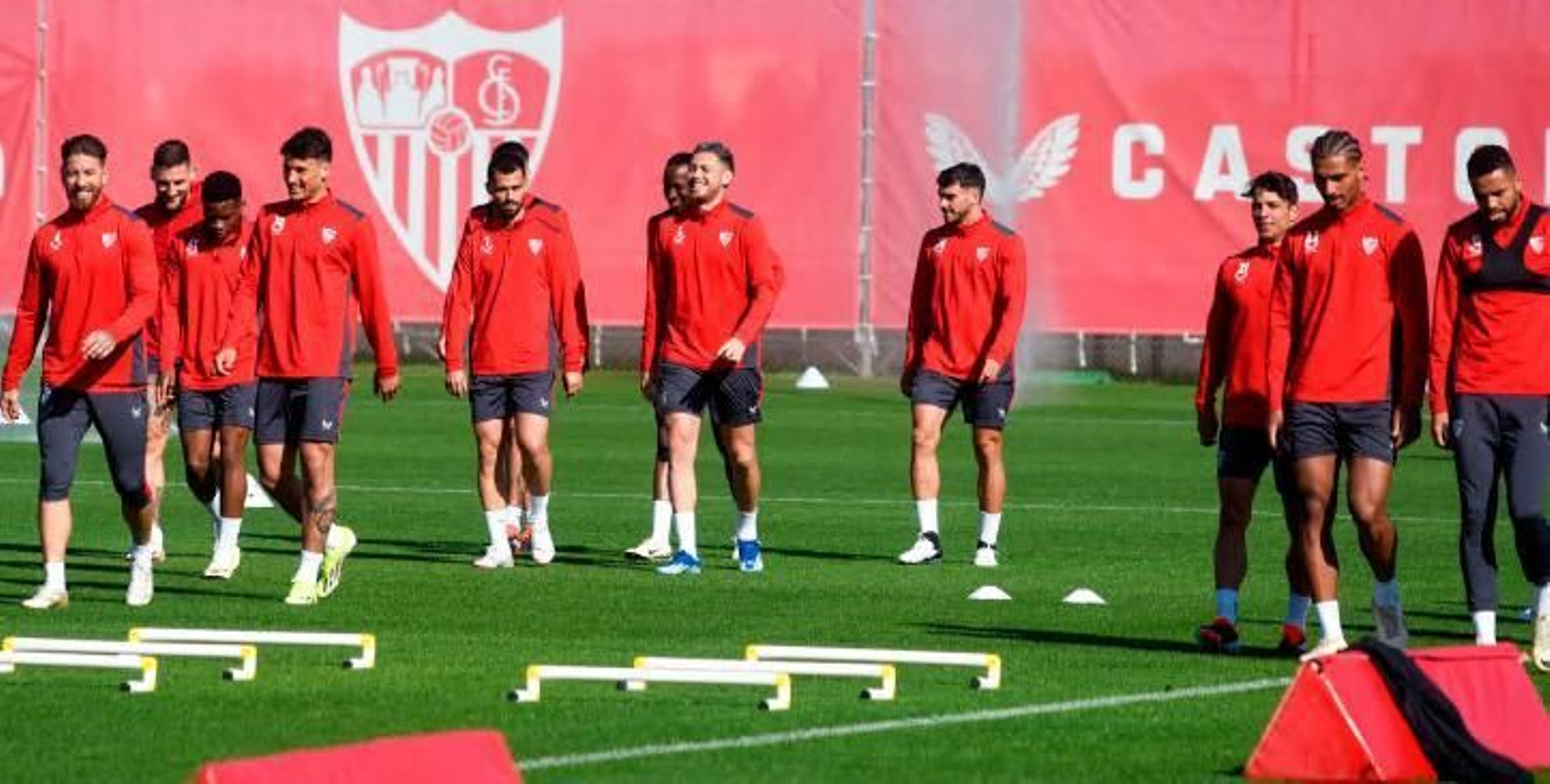 El grupo se prepara para un circuito físico y de movilidad articular.