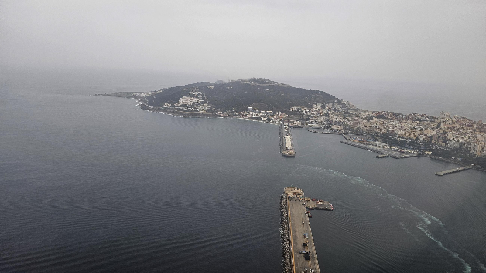 Las fotos del estrecho de Gibraltar, a vista de helicóptero: Ceuta y la bahía de Algeciras