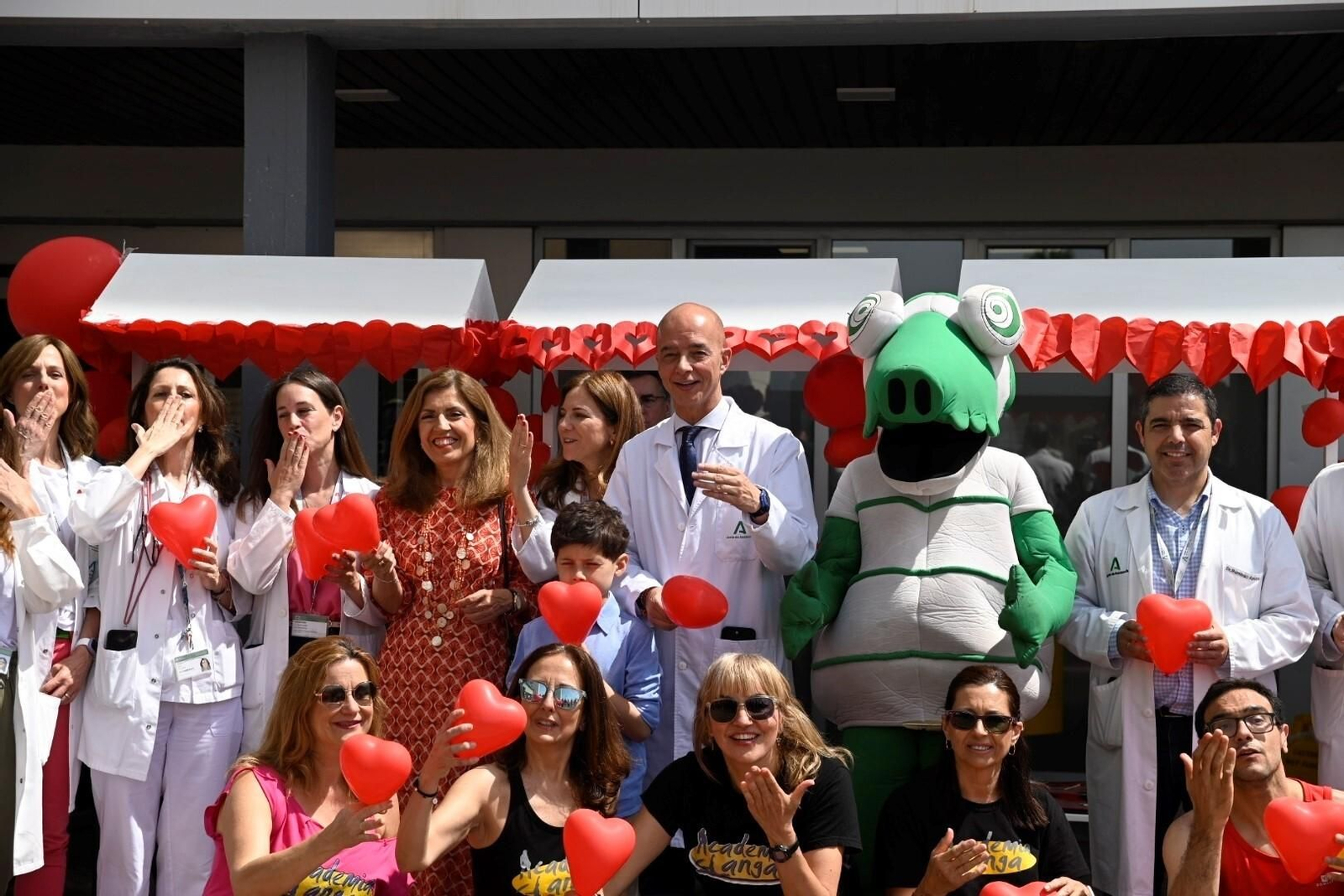 El Hospital Reina Sofía de Córdoba homenajea a los niños hospitalizados, en imágenes