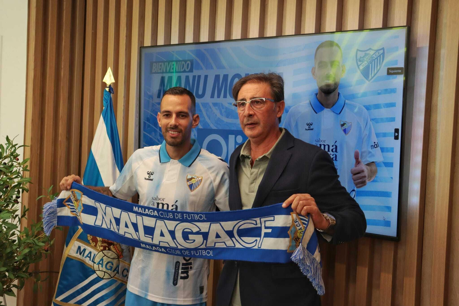 La presentación de Manu Molina como nuevo jugador del Málaga CF La presentación de Manu Molina como nuevo jugador del Málaga CF