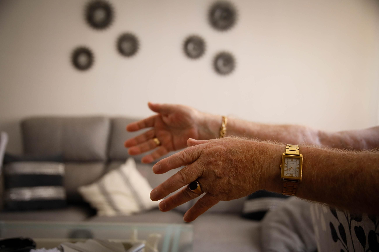 Imágenes de las quejas vecinales ante los cortes de luz en el barrio de pescadería