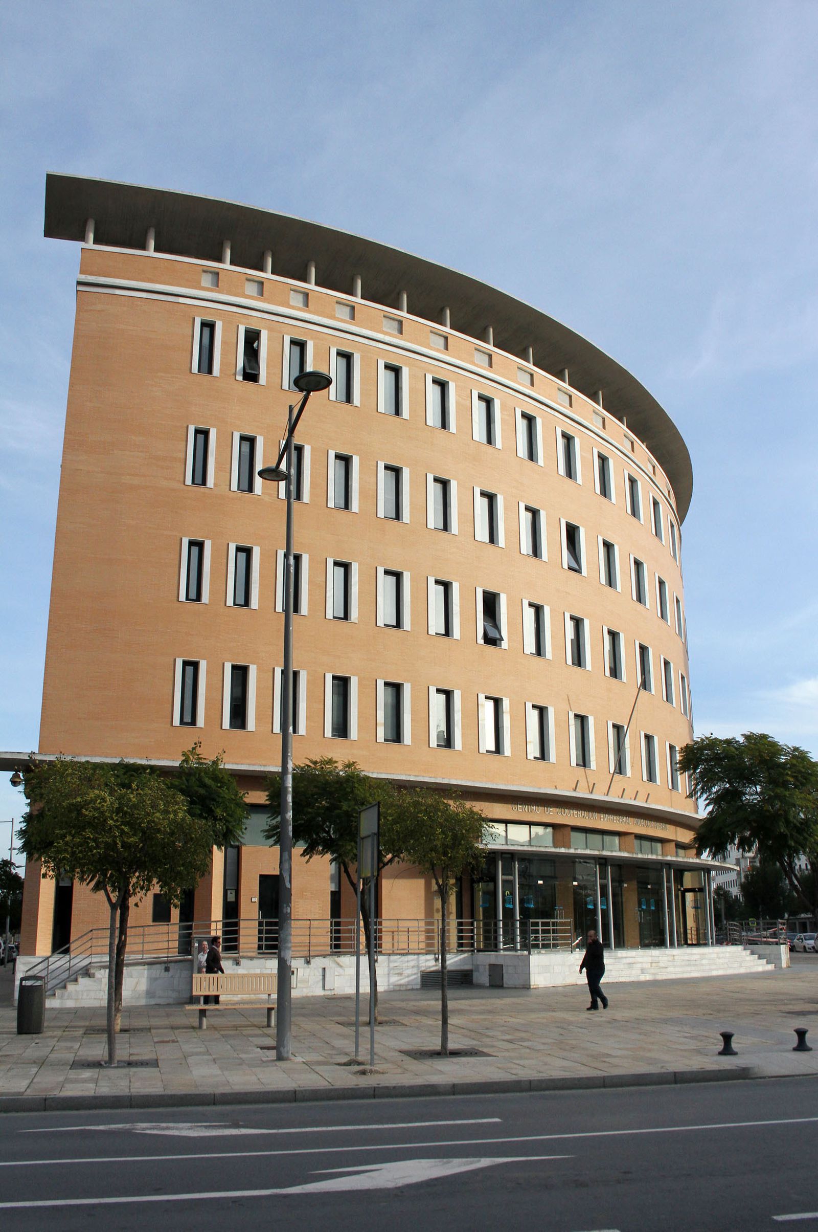 Edificio de la FOE en Huelva.
