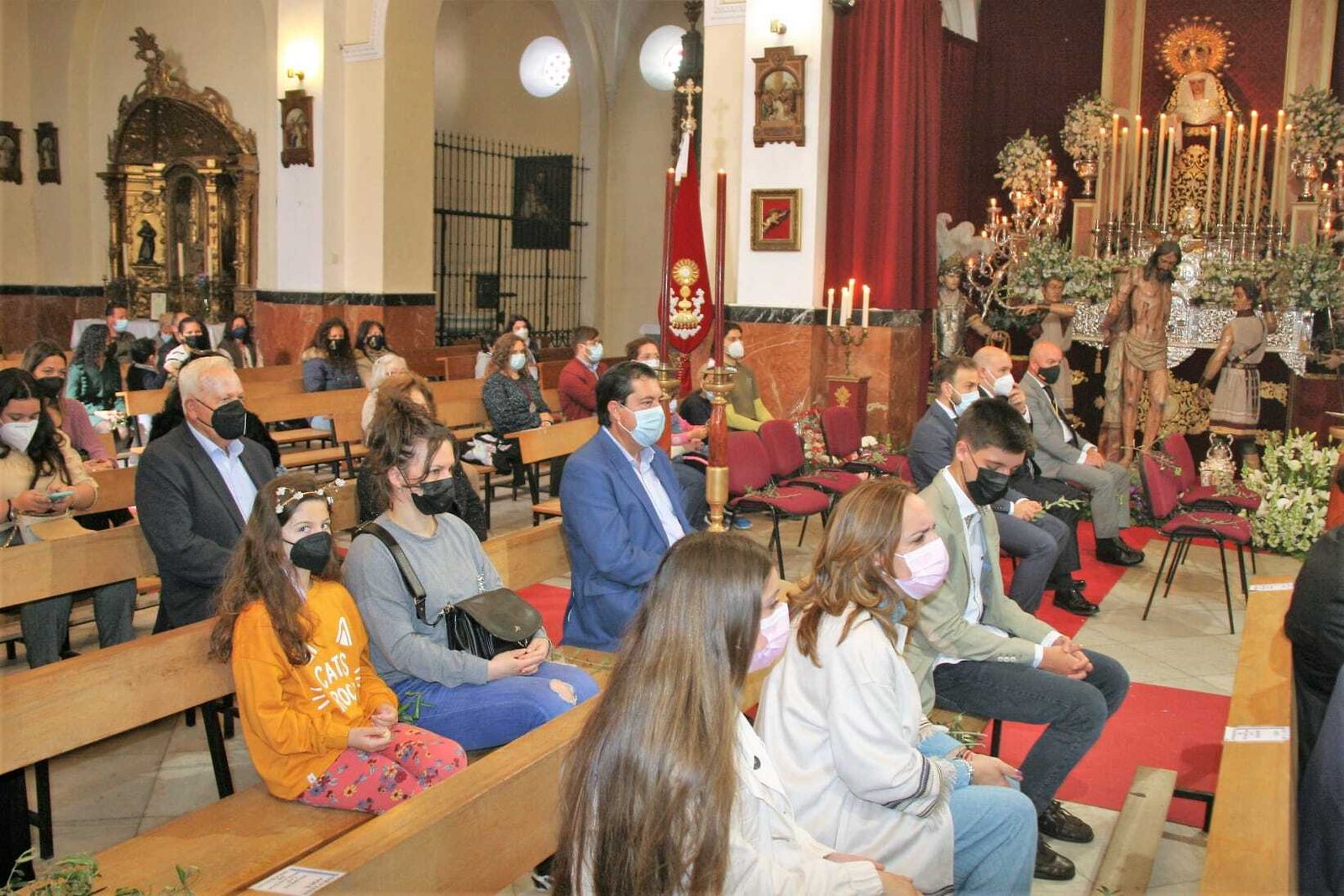 Otra imagen del interior de la iglesia durante la ceremonia religiosa.