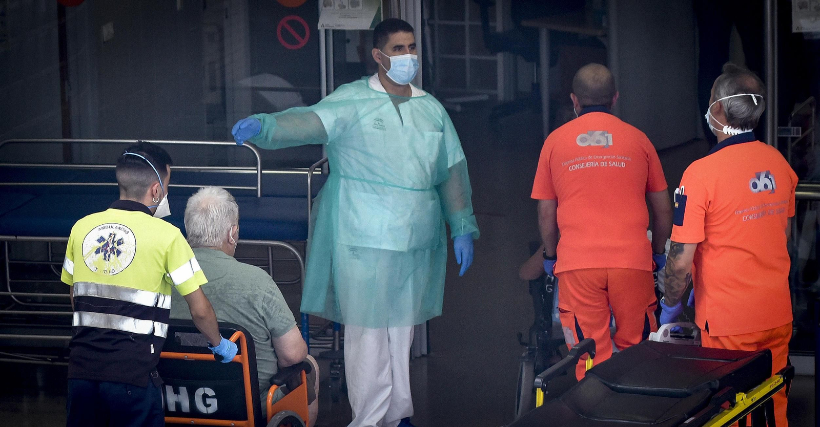 La puerta de entrada de Urgencias del Virgen del Rocío.