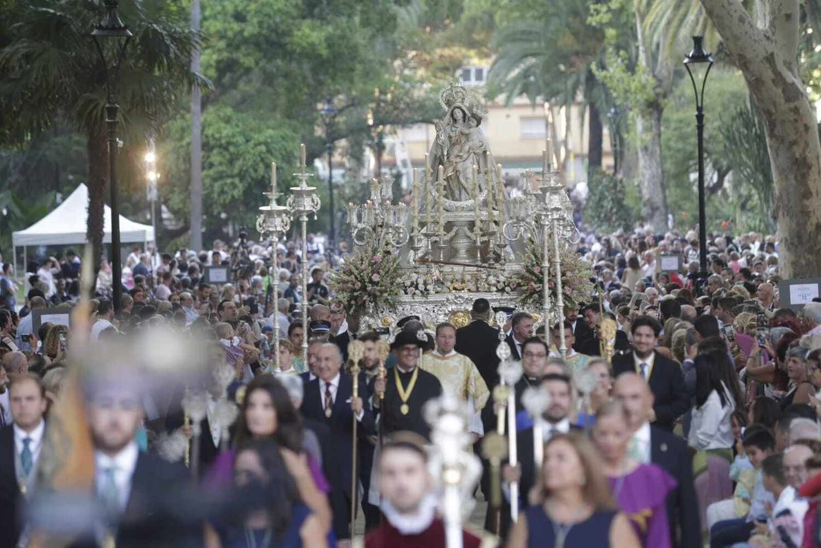 La Virgen de la Palma, a su paso por el parque María Cristina.