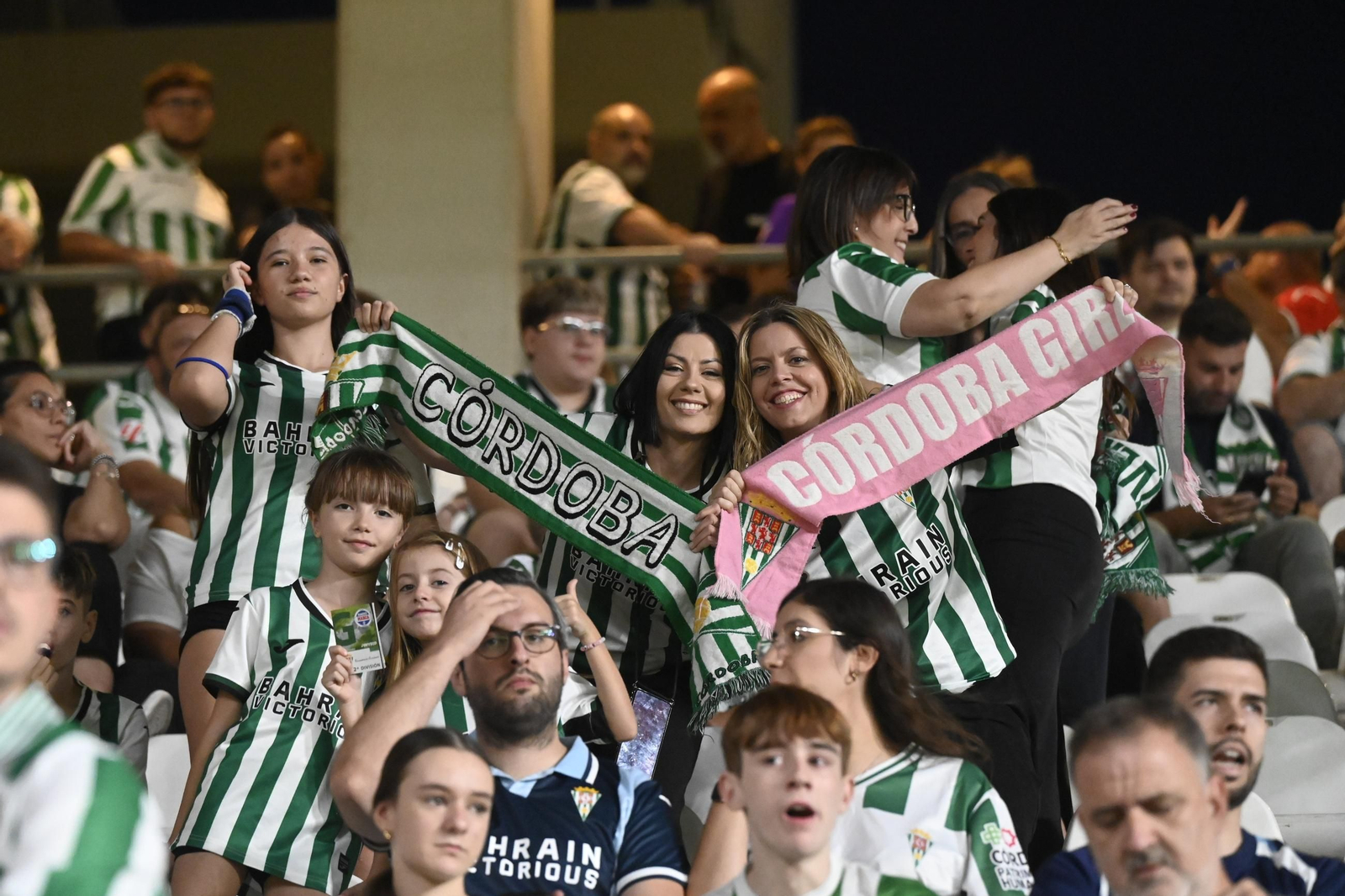 Las mejores fotos del ambiente en El Arcángel para el Córdoba CF - Racing de Santander