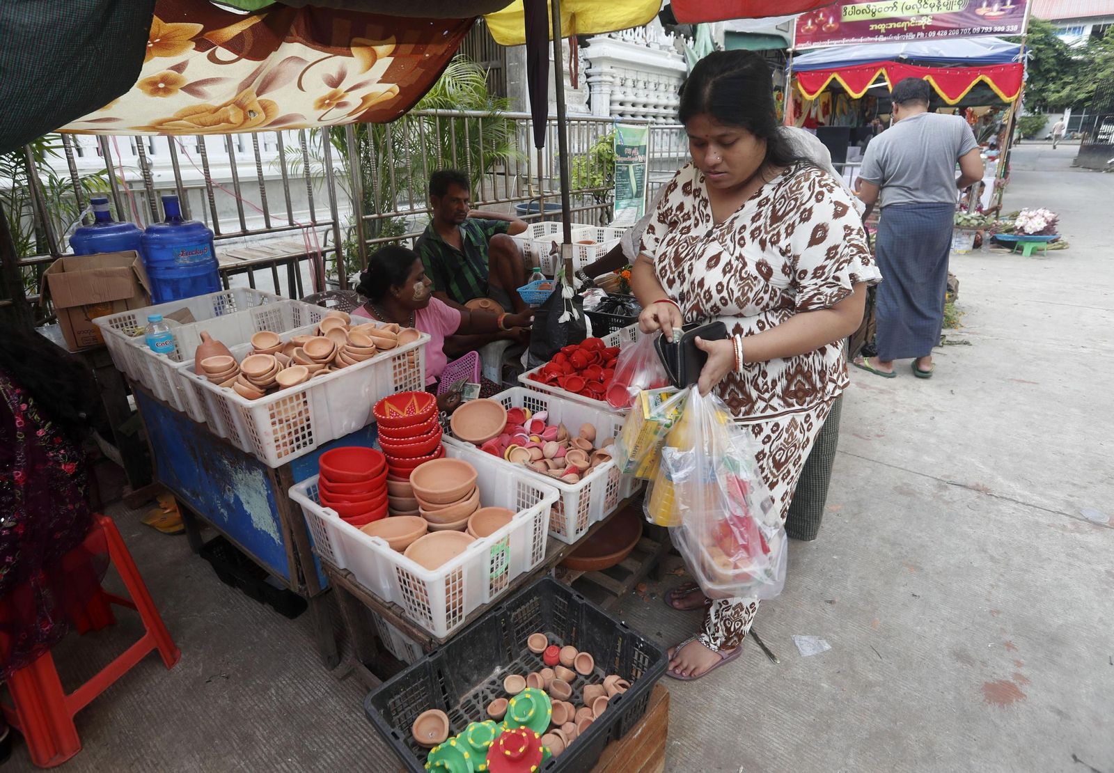 Las preciosas imágenes de la celebración del Diwali en India: un festival de luz y color