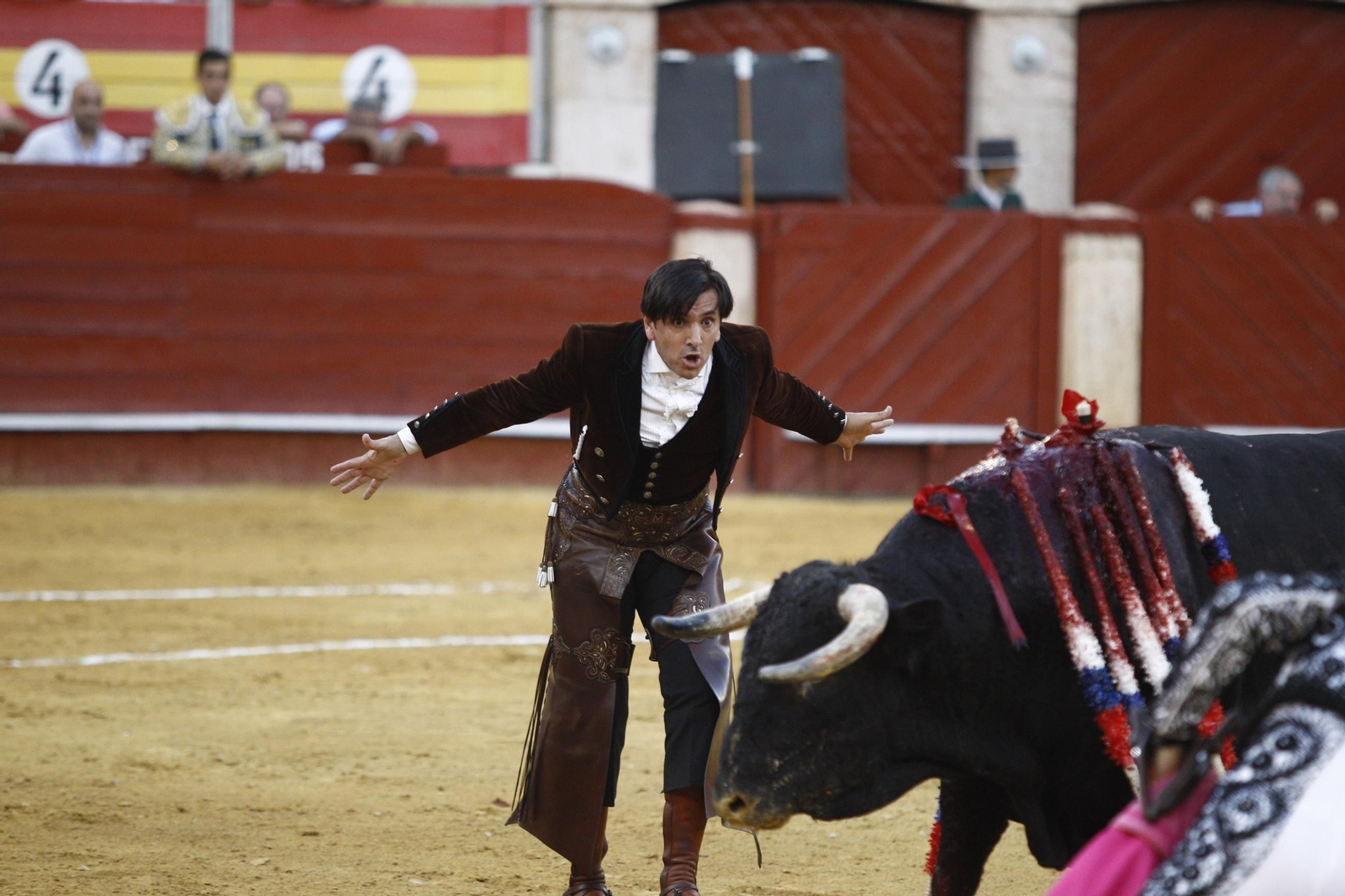 Las mejores imágenes de la corrida de toros de Diego Ventura, Talavante y Pablo Aguado, en Almería