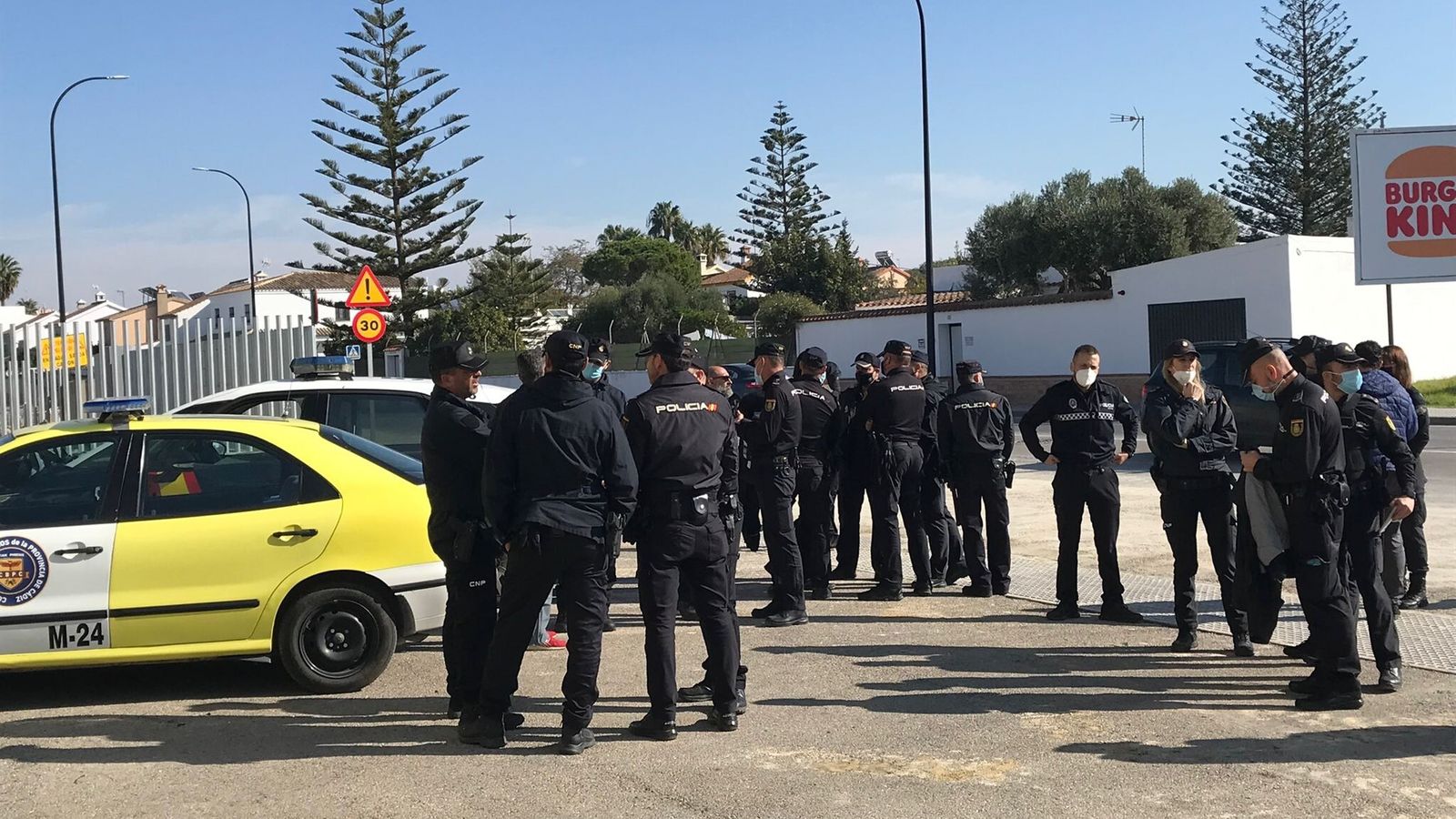 Jornadas de los bomberos con la Policía Local y Nacional en San Fernando