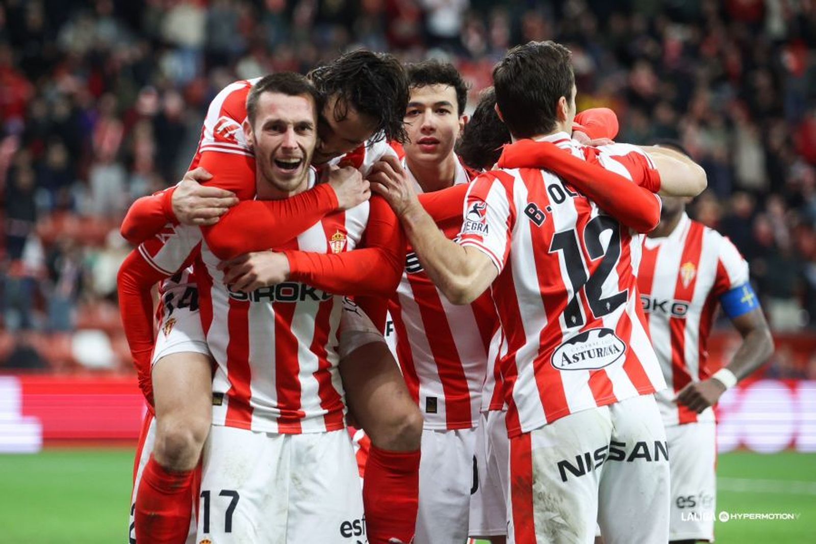 El Sporting golea al colista Mirandés, próximo rival del Málaga CF