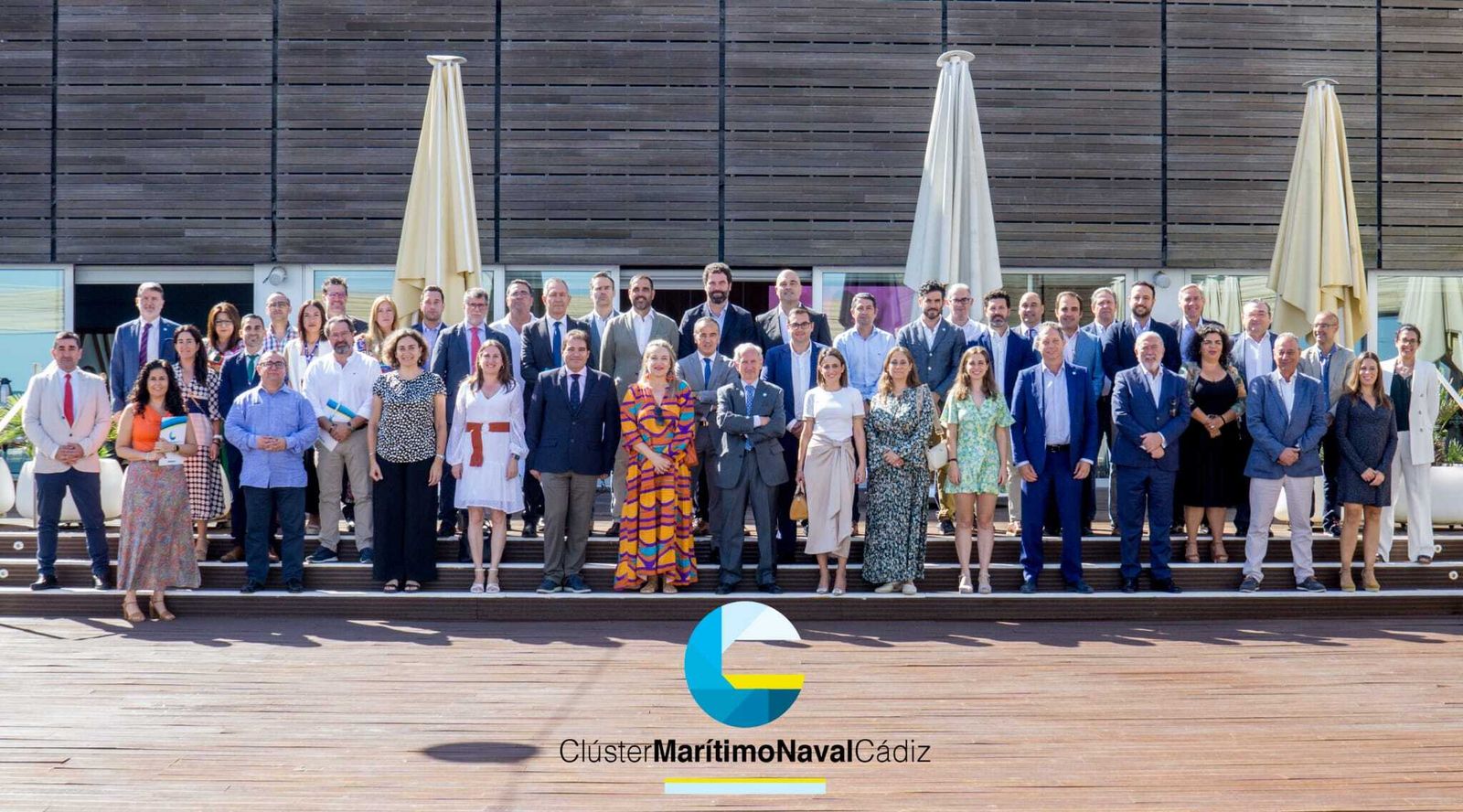 Foto de familia de la asamblea del Clúster Marítimo Naval de Cádiz.