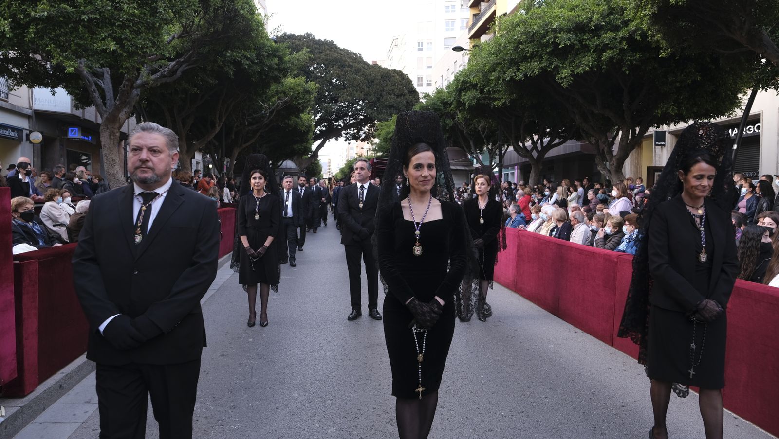 Procesión del Santo Entierro en Almería, en imágenes.