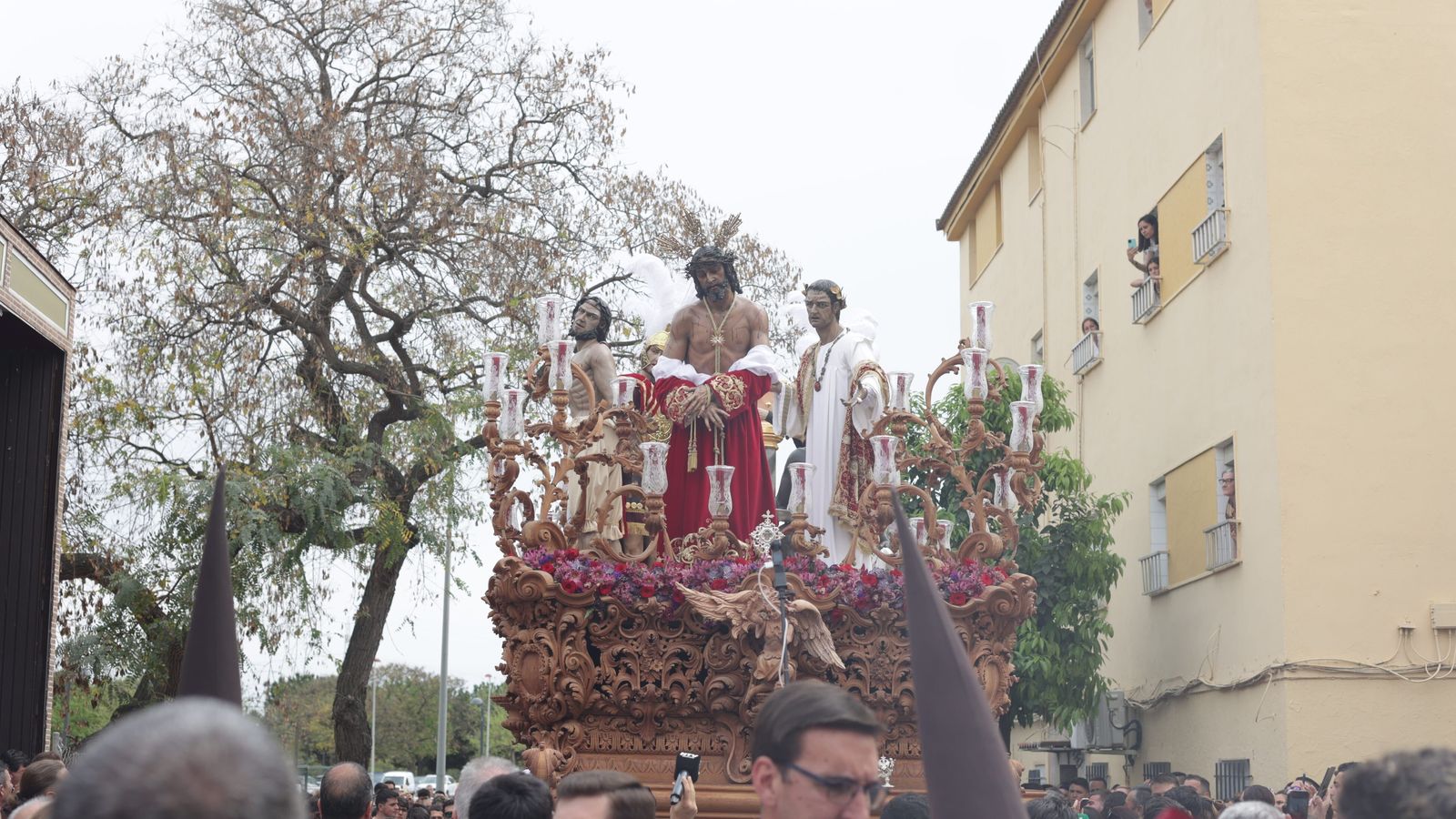 El Cristo de la Sentencia en su salida.