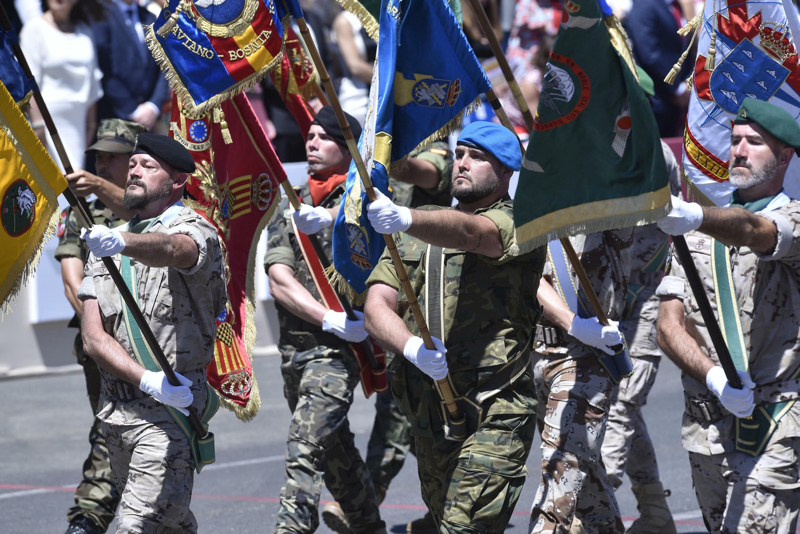 Las imágenes del desfile del Día de las Fuerzas Armadas en Sevilla