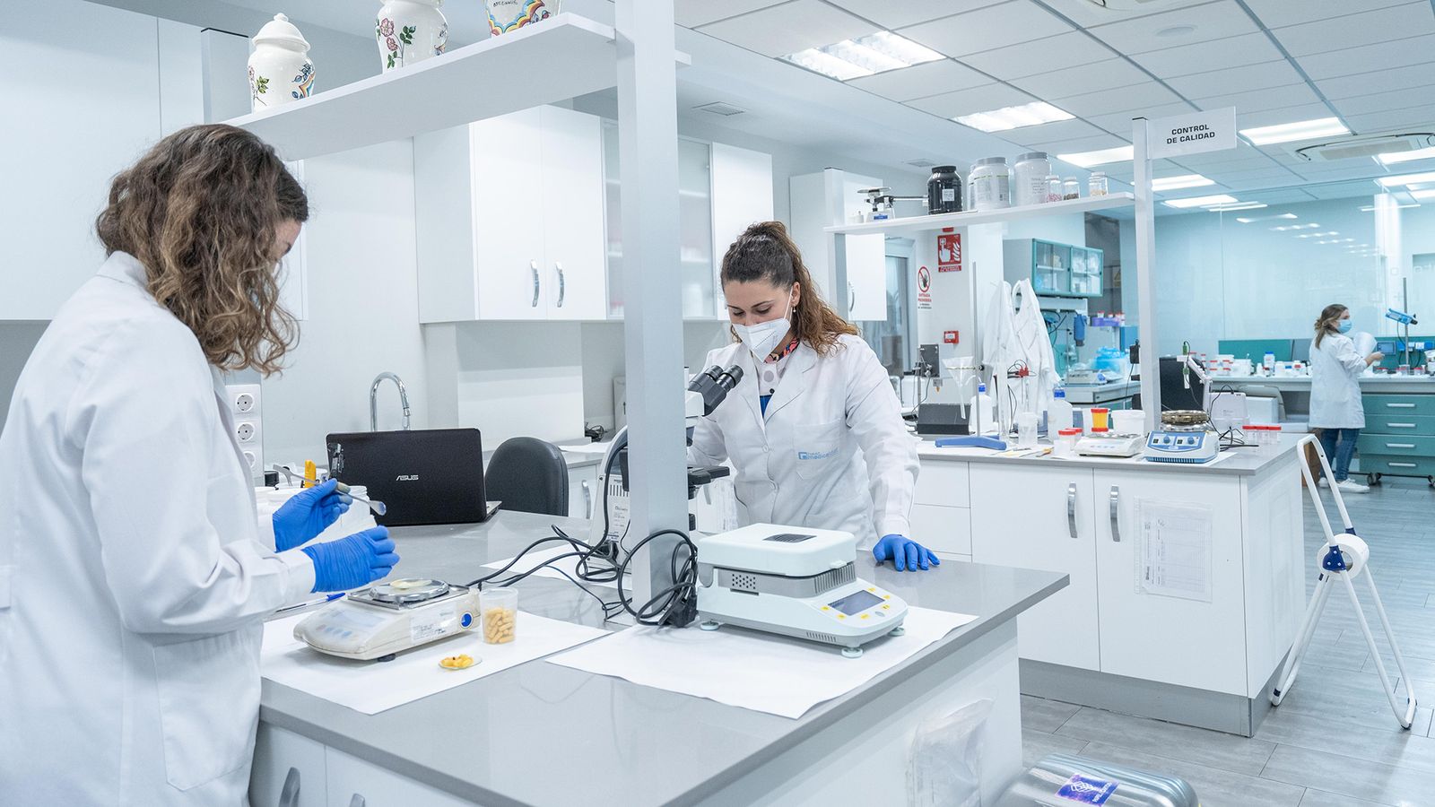 Laboratorio de la empresa sevillana Nueva Dietética.