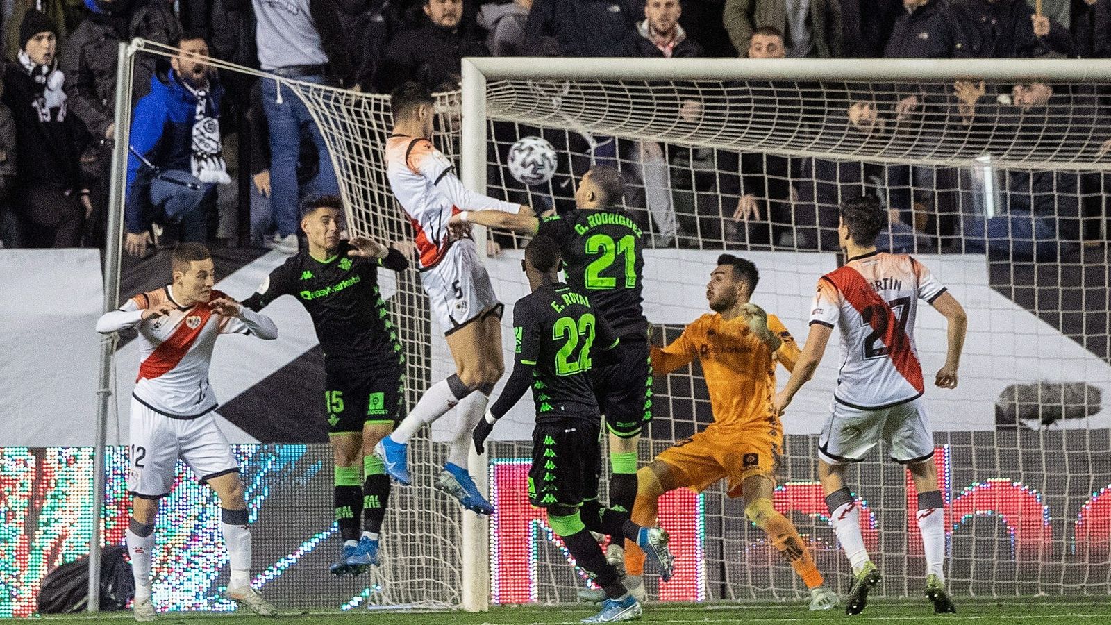 Catena remata para adelantar al Rayo.