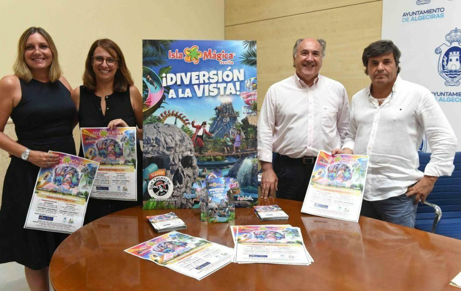 El alcalde y la delegada de Turismo, junto a Raquel Melero y Juan Paradas.