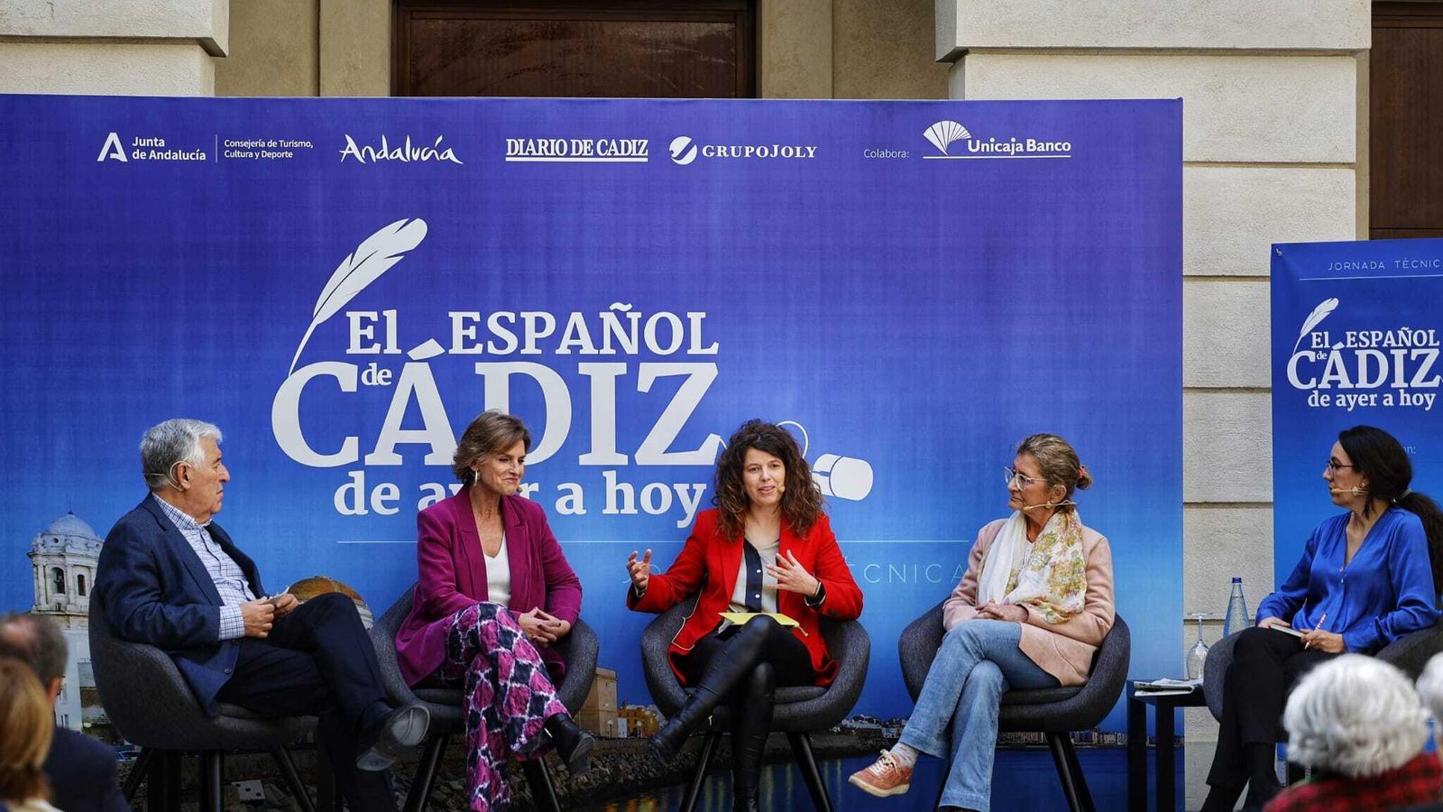 José Luis Girón, Mercedes de la Torre, Lola Pons, Ana Sofía Pérez-Bustamante y Ana Medina Reguera, en la mesa redonda. José Luis Girón, Mercedes de la Torre, Lola Pons, Ana Sofía Pérez-Bustamante y Ana Medina Reguera, en la mesa redonda.