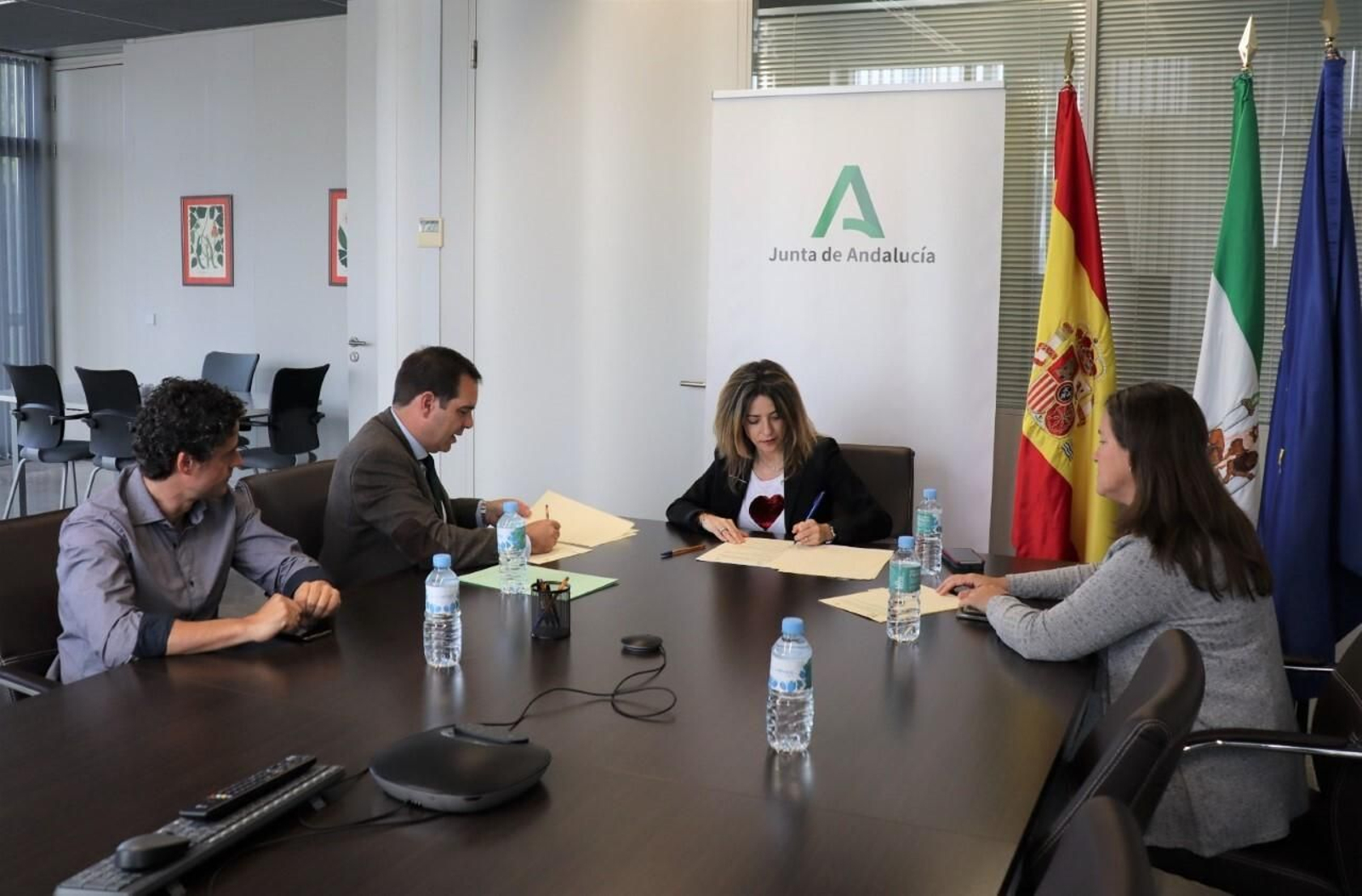 Los responsables de Ifapa y Asaja-Cádiz durante la firma del acuerdo Los responsables de Ifapa y Asaja-Cádiz durante la firma del acuerdo
