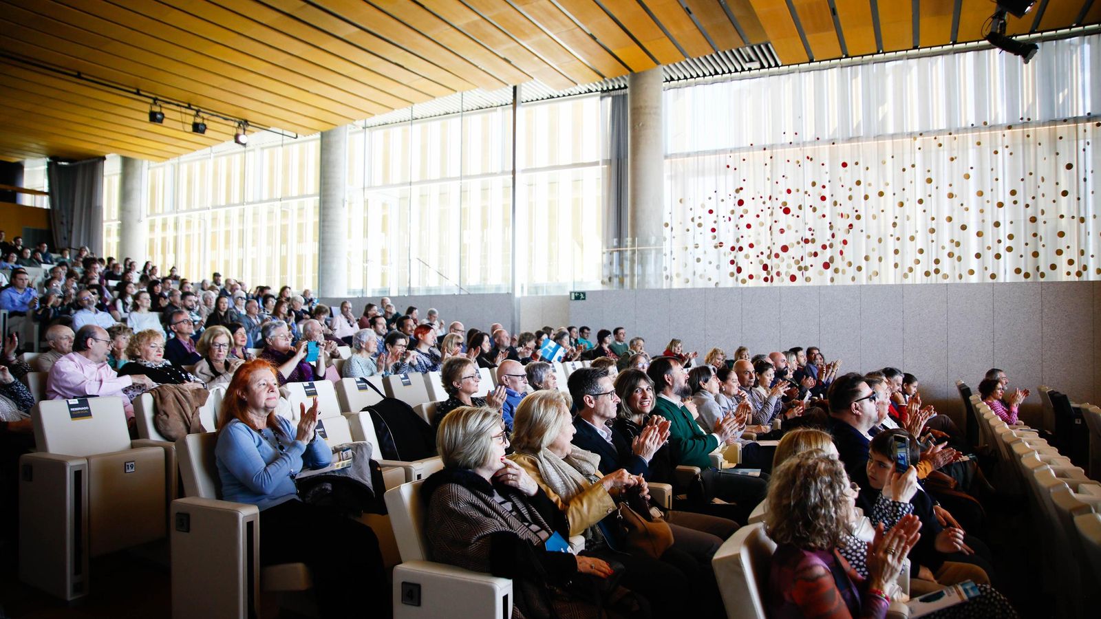 Los asistentes al concierto disfrutaron de unas actuaciones memorables.