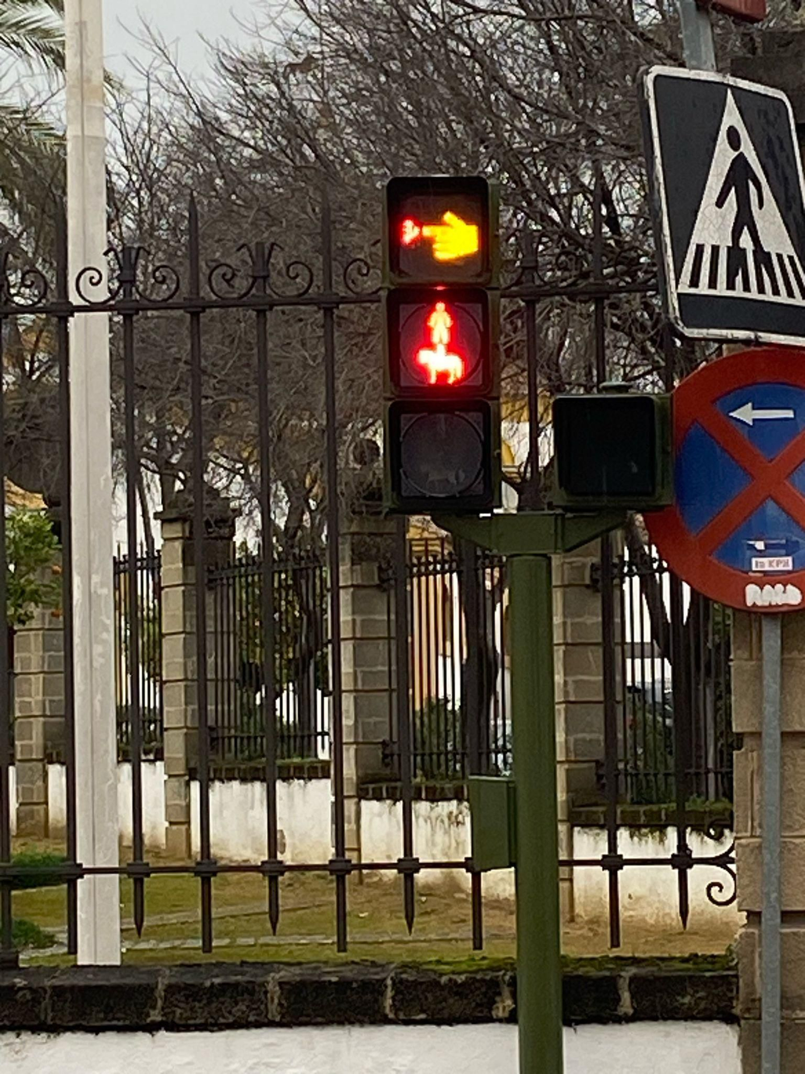 Una imagen al completo del semáforo.