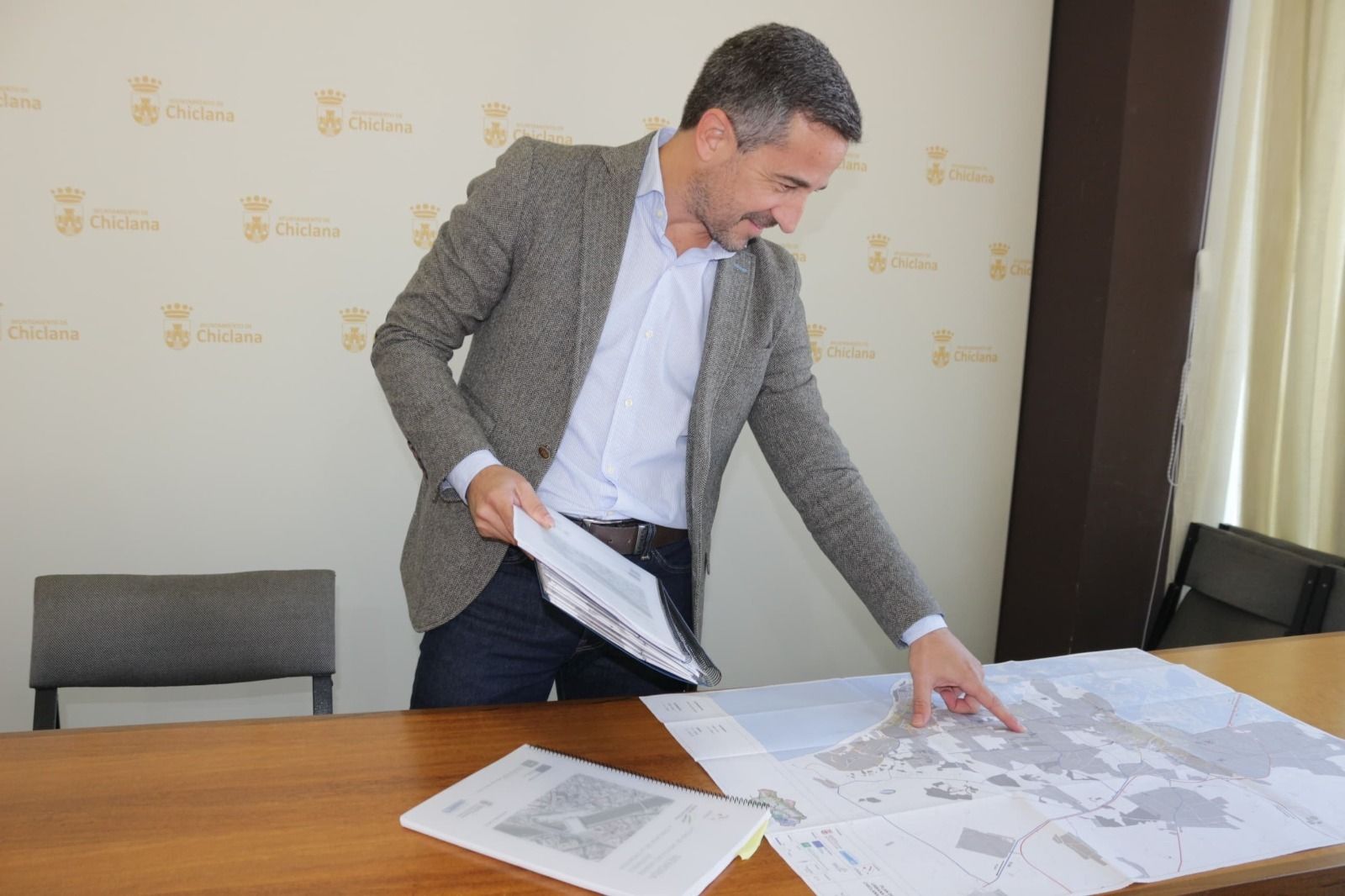 El concejal José Vera, durante la rueda de prensa