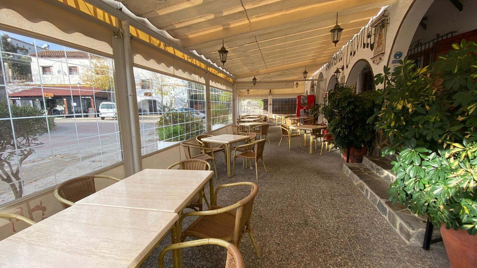 La terraza abierta del restaurante Casa Calvillo, en El Bosque