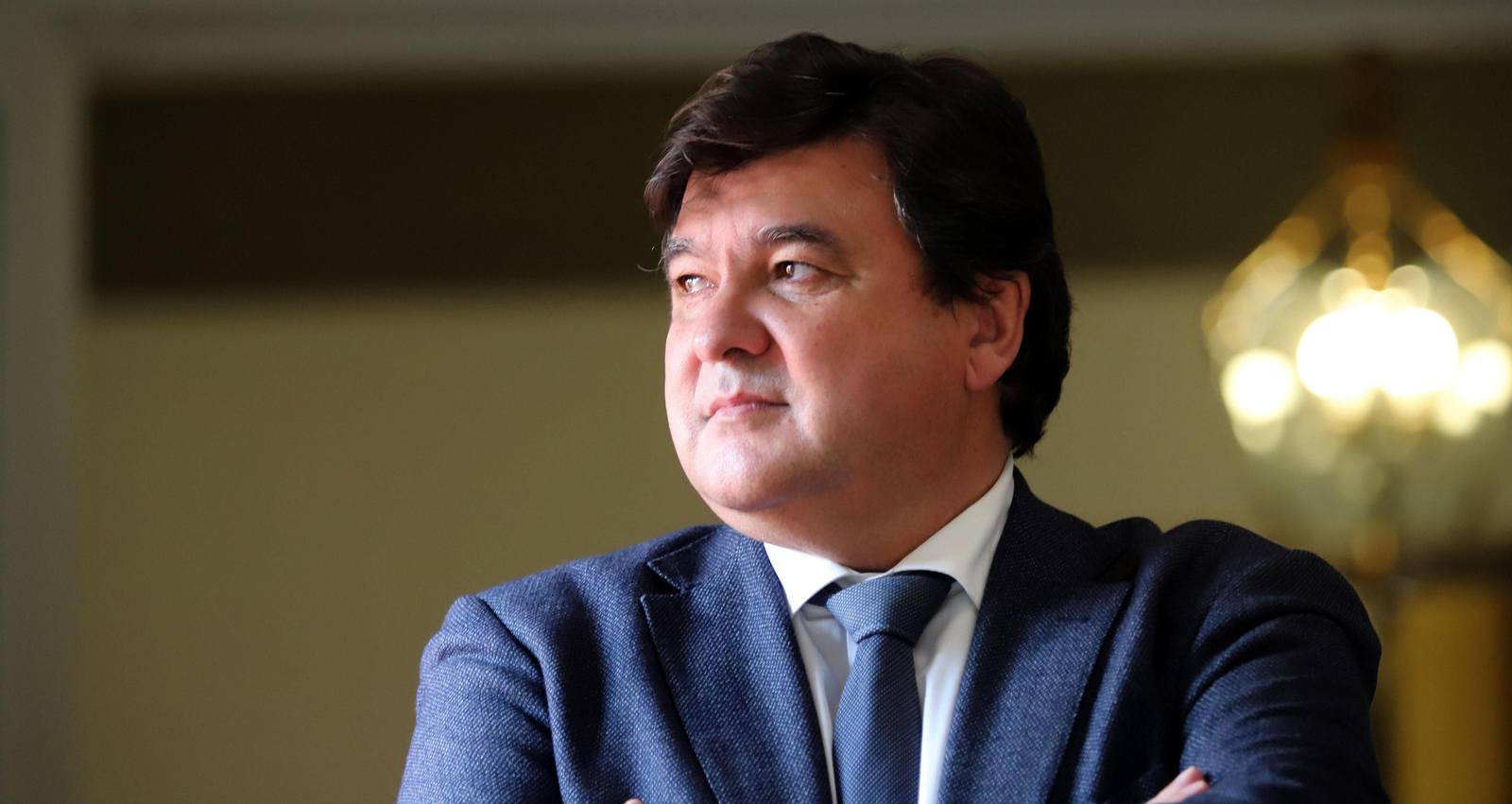El alcalde de Huelva, Gabriel Cruz, posa para la entrevista.