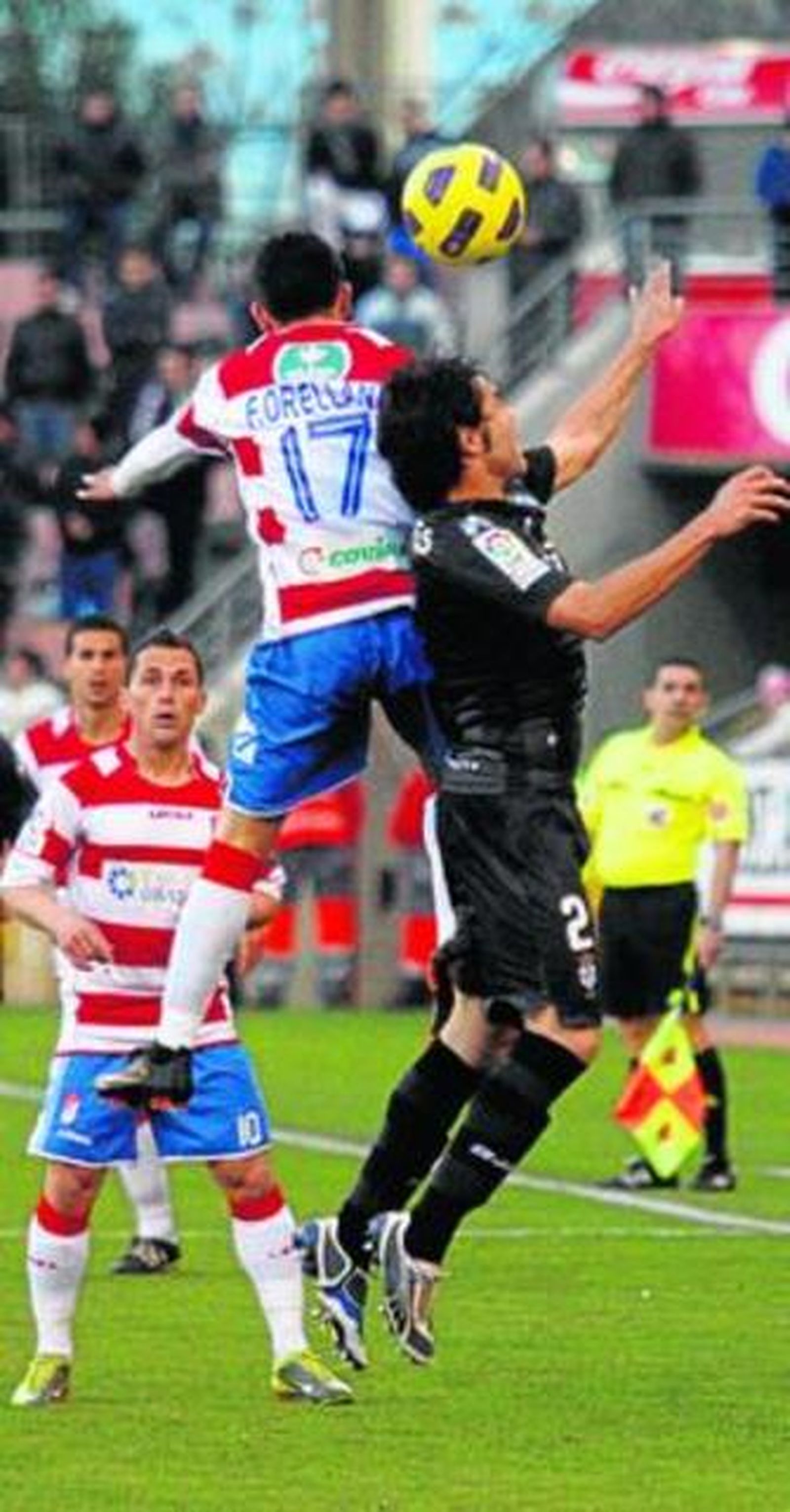 Rubén y Collantes observan el 'respingo' de Orellana.