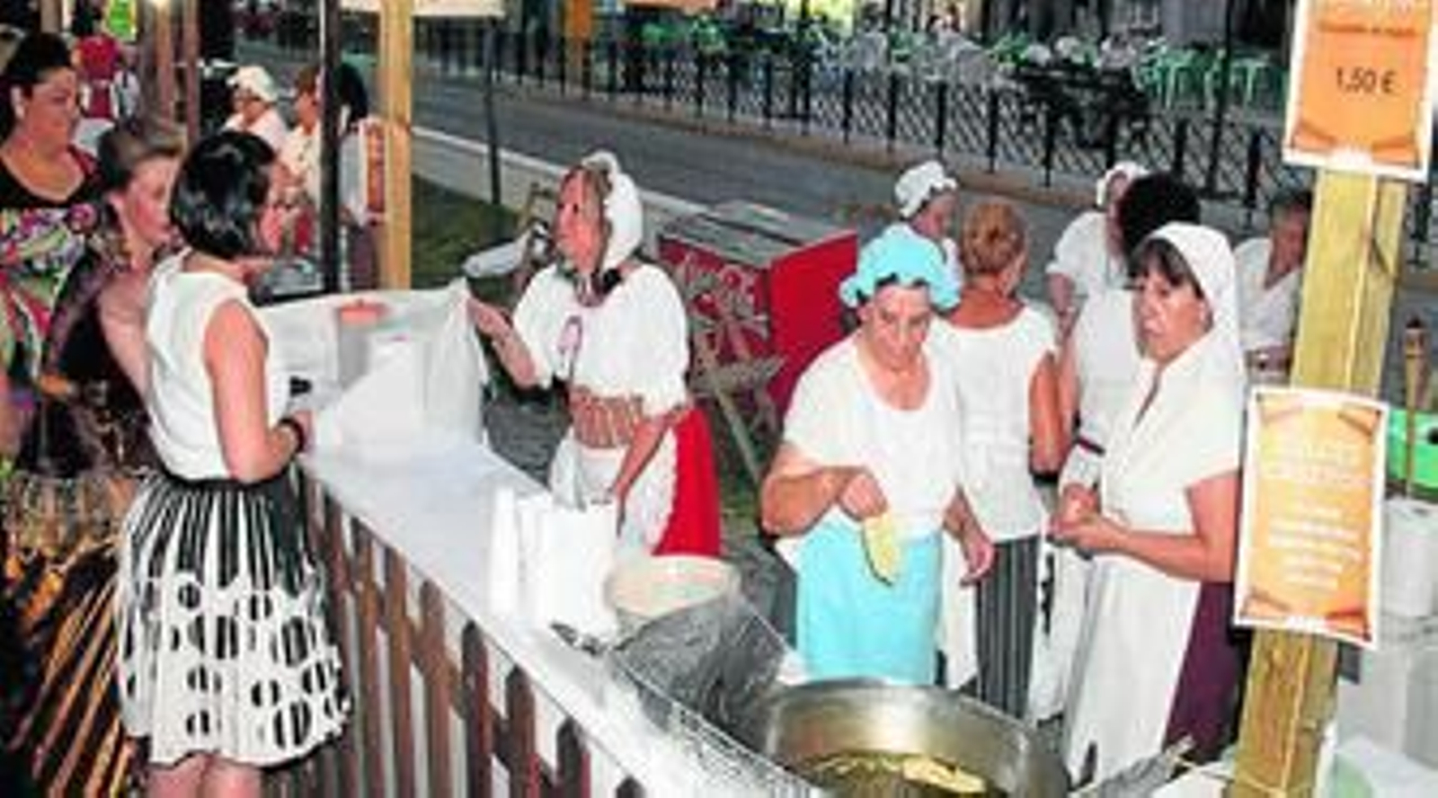 Uno de los expositores del mercado colono.